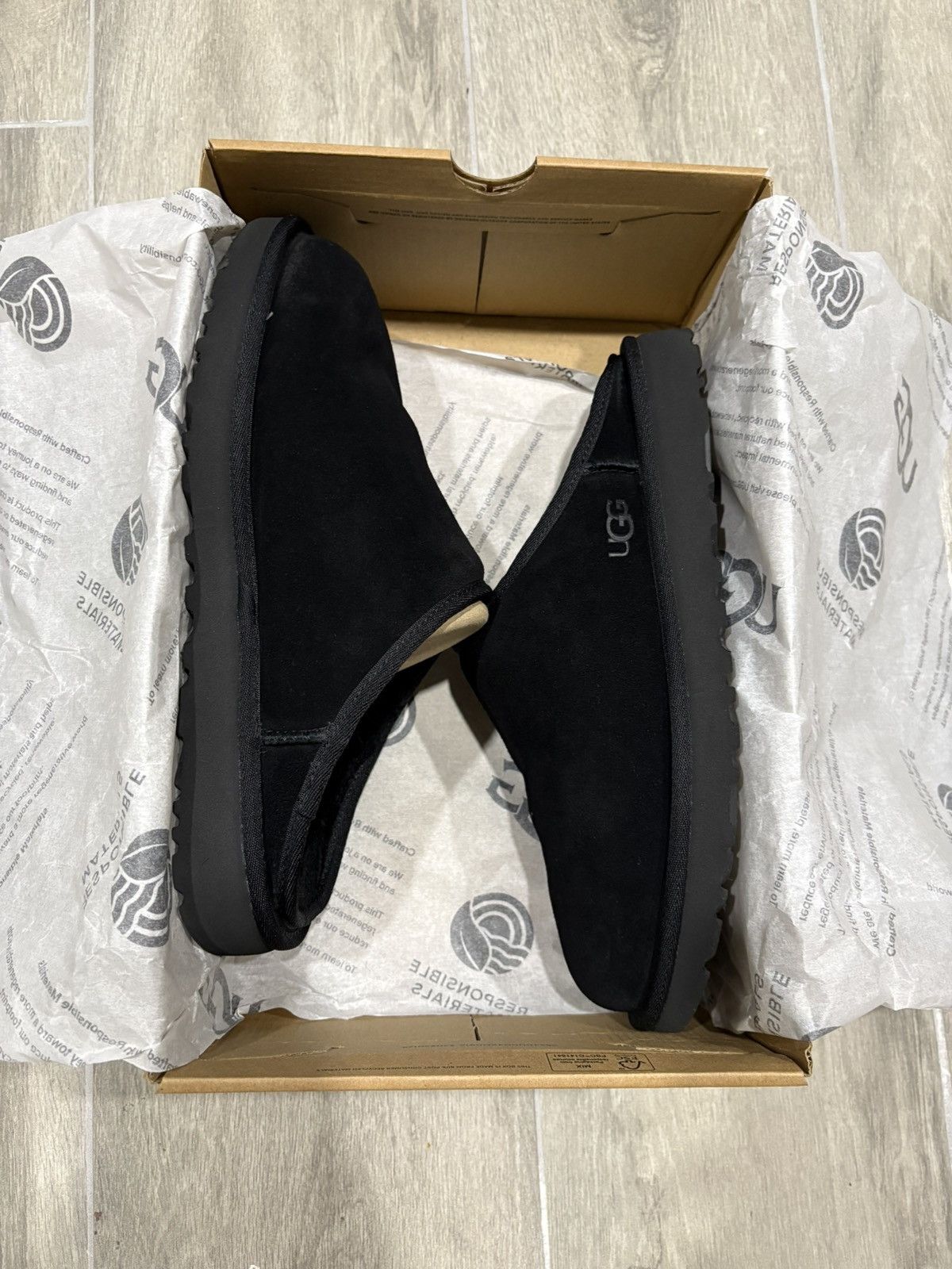 Ugg Ugg M Classic Slip-On Size US 10 / EU 43 - 8 Thumbnail