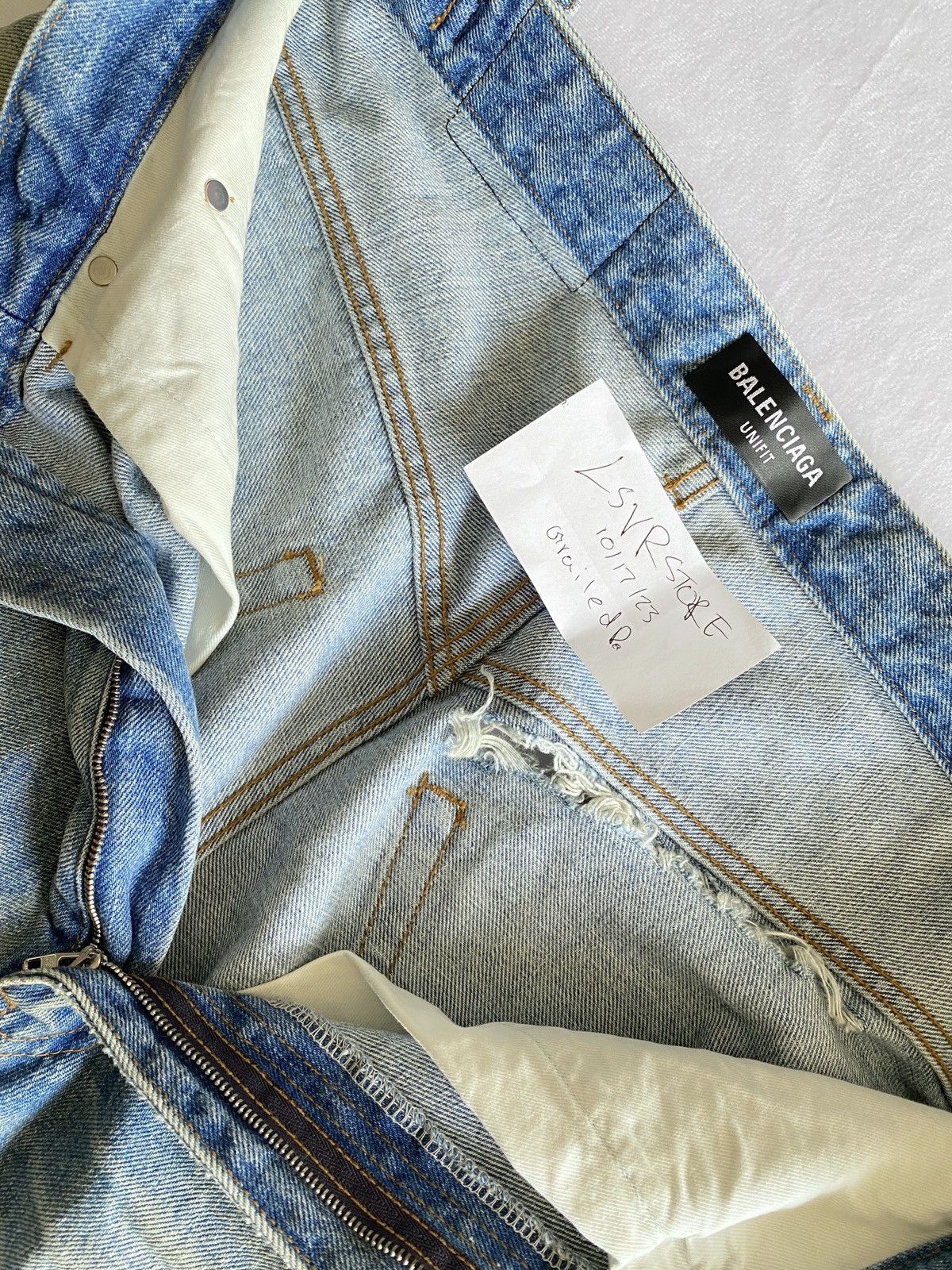 Balenciaga BALENCIAGA Destroyed Super Large Baggy Blue Jean OG size S Size US 32 / EU 48 - 15 Thumbnail