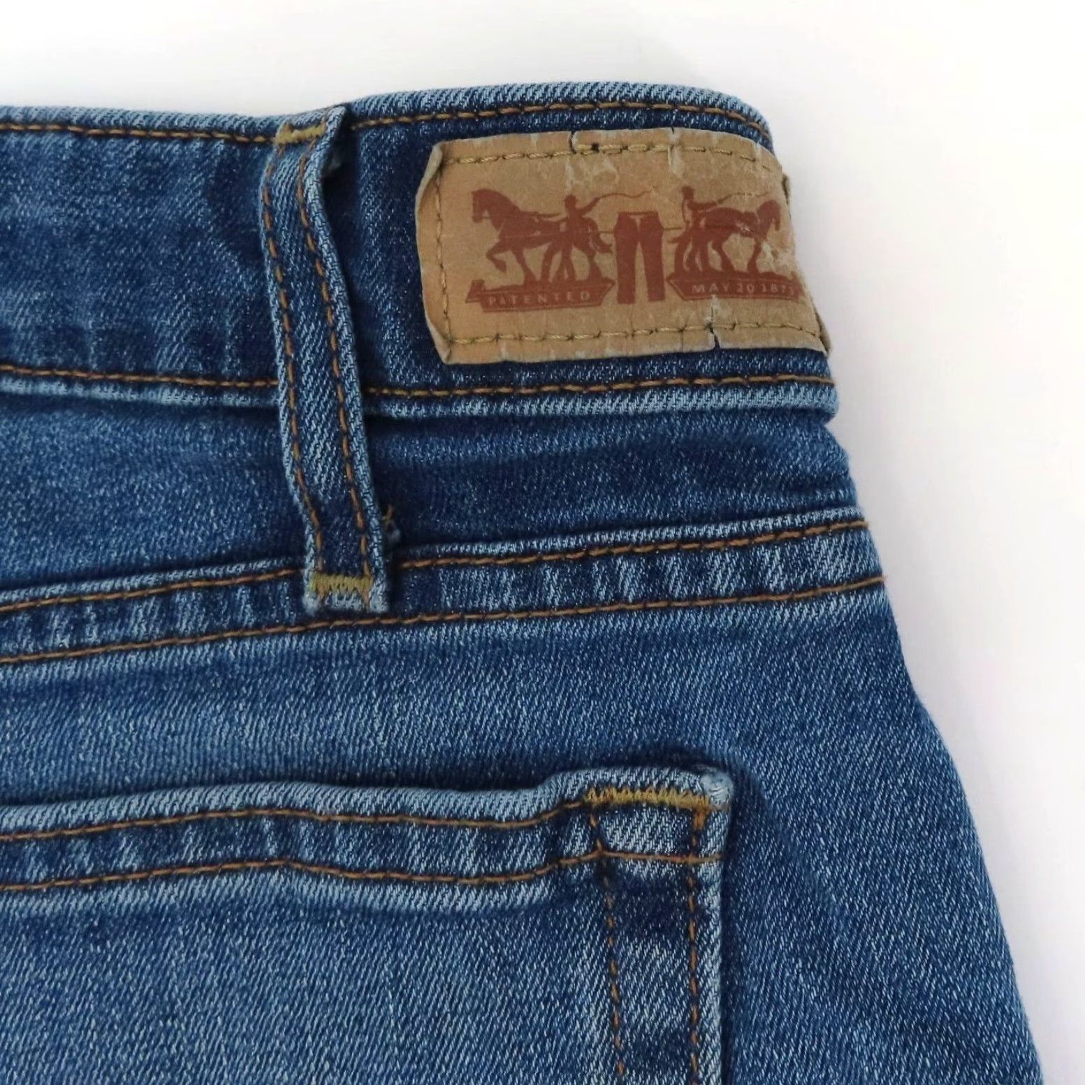 Levi's Levi's Women 6 Blue Denim Jean Shorts Raw Hem Pockets Cotton Blend 3.75 in Inseam Vintage? No Size 28" / US 6 / IT 42 - 7 Thumbnail