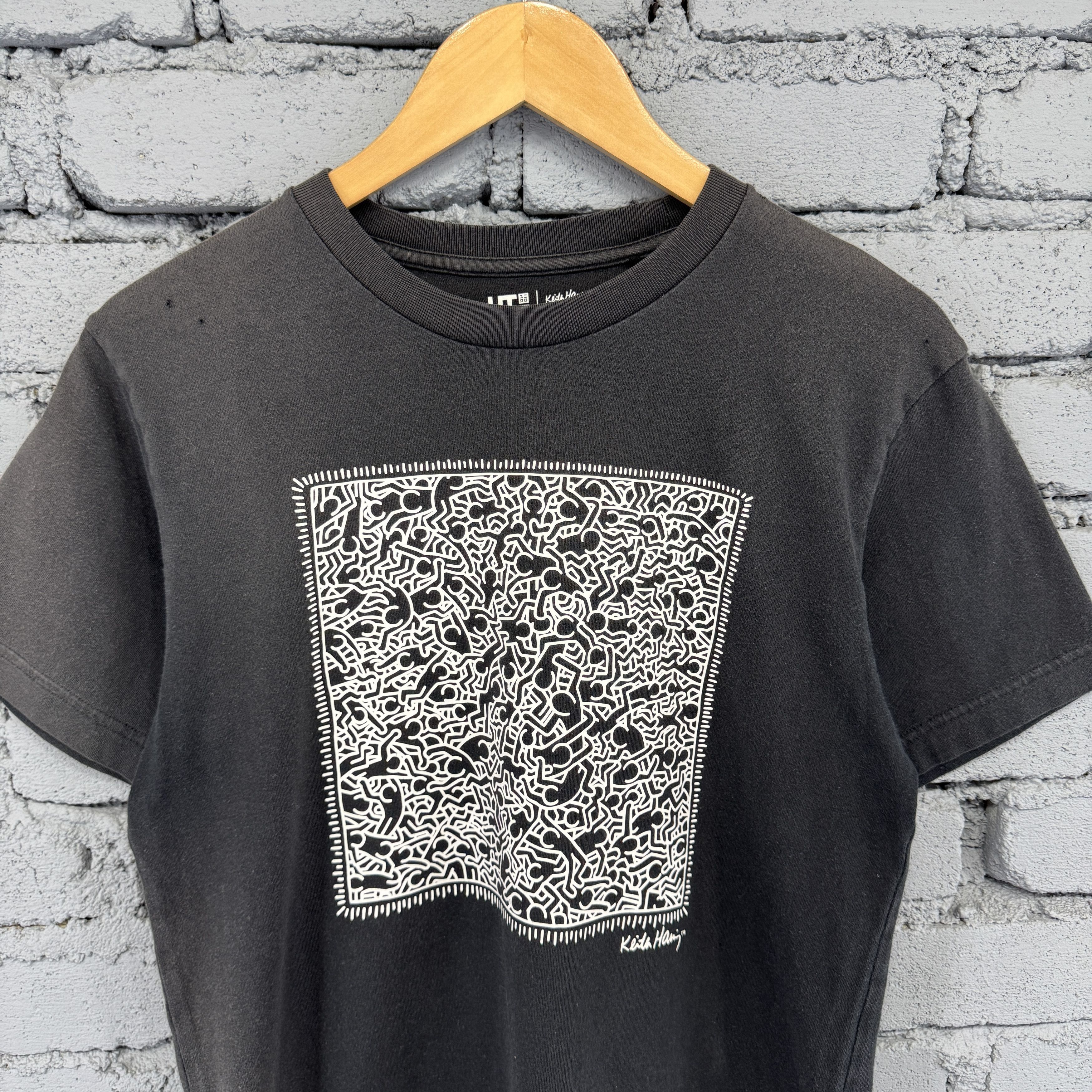 Keith Haring Uniqlo x Keith Haring Tee Abstract Designer Sunfaded T-Shirt Size US S / EU 44-46 / 1 - 3 Thumbnail