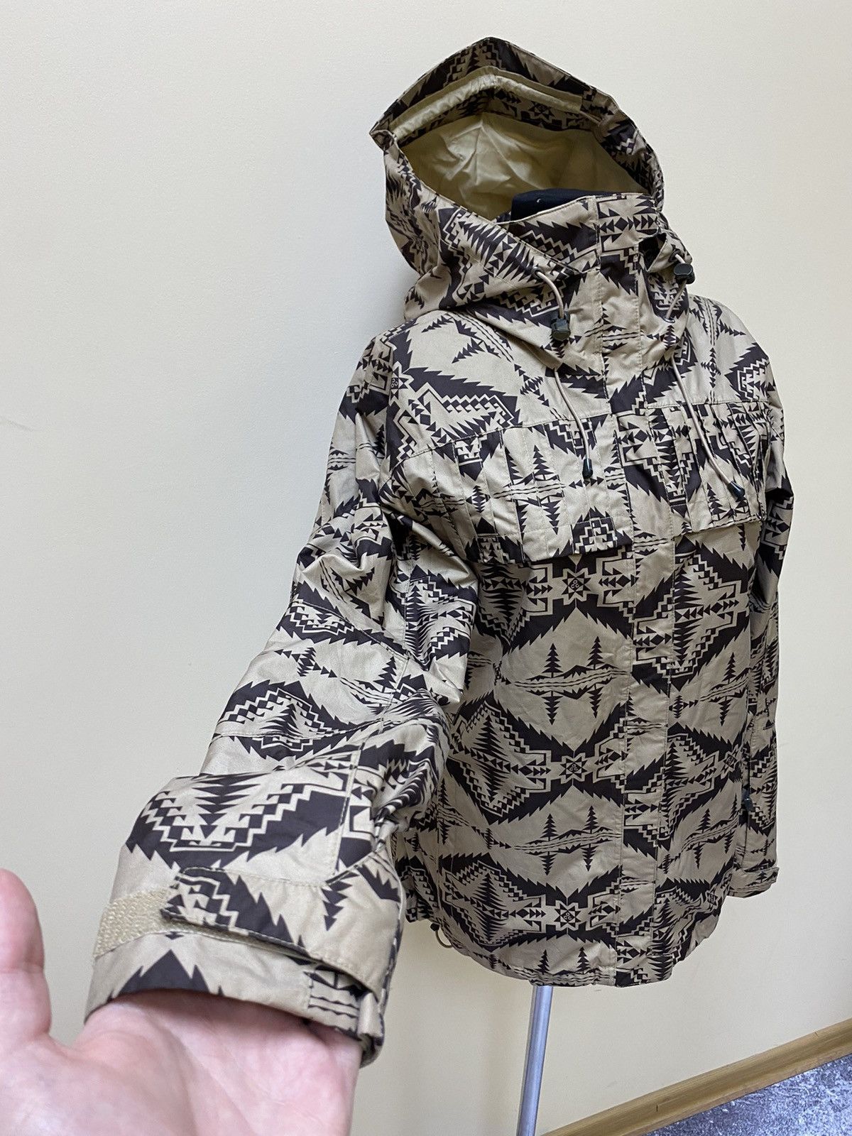 Nike Nike ACG Hooded Full Zip Ski Jacket Women's Aztec Print Size M / US 6-8 / IT 42-44 - 9 Thumbnail
