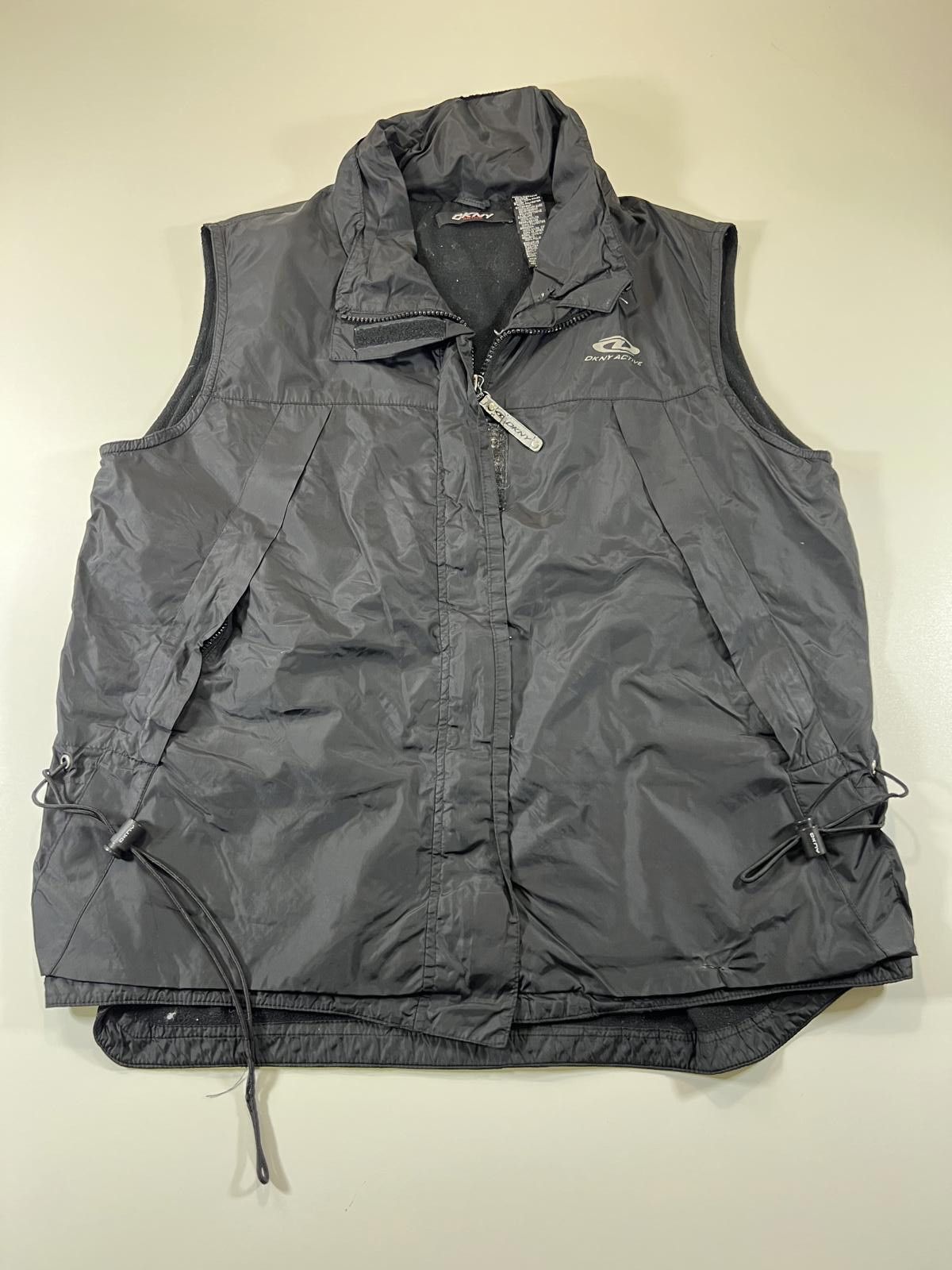 DKNY Vintage DKNY Active Black Sleeveless Puffer Vest L Size US L / EU 52-54 / 3 - 1 Thumbnail