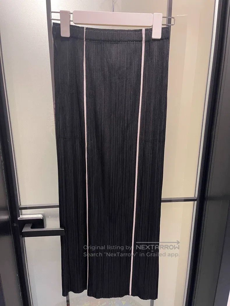 Issey Miyake Issey Miyake size:3 Black Pleated Fashion Midi Skirt Size 22" - 1 Thumbnail