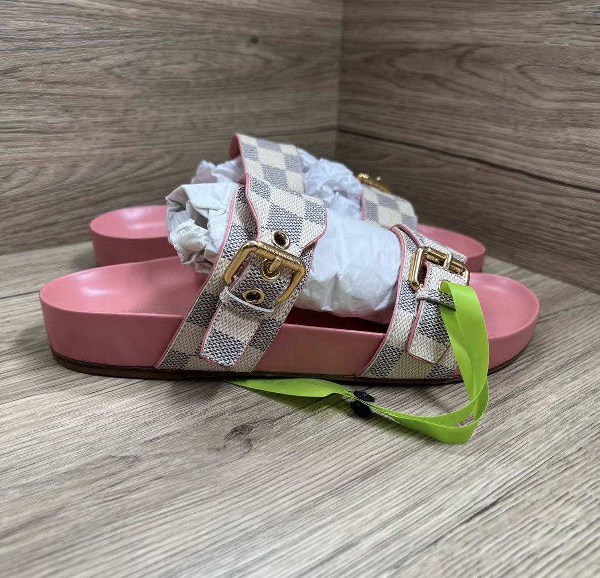 Louis Vuitton Louis Vuitton Bom Dia White and Pink Damier Slides J41 Size US 7.5 / IT 37.5 - 3 Thumbnail