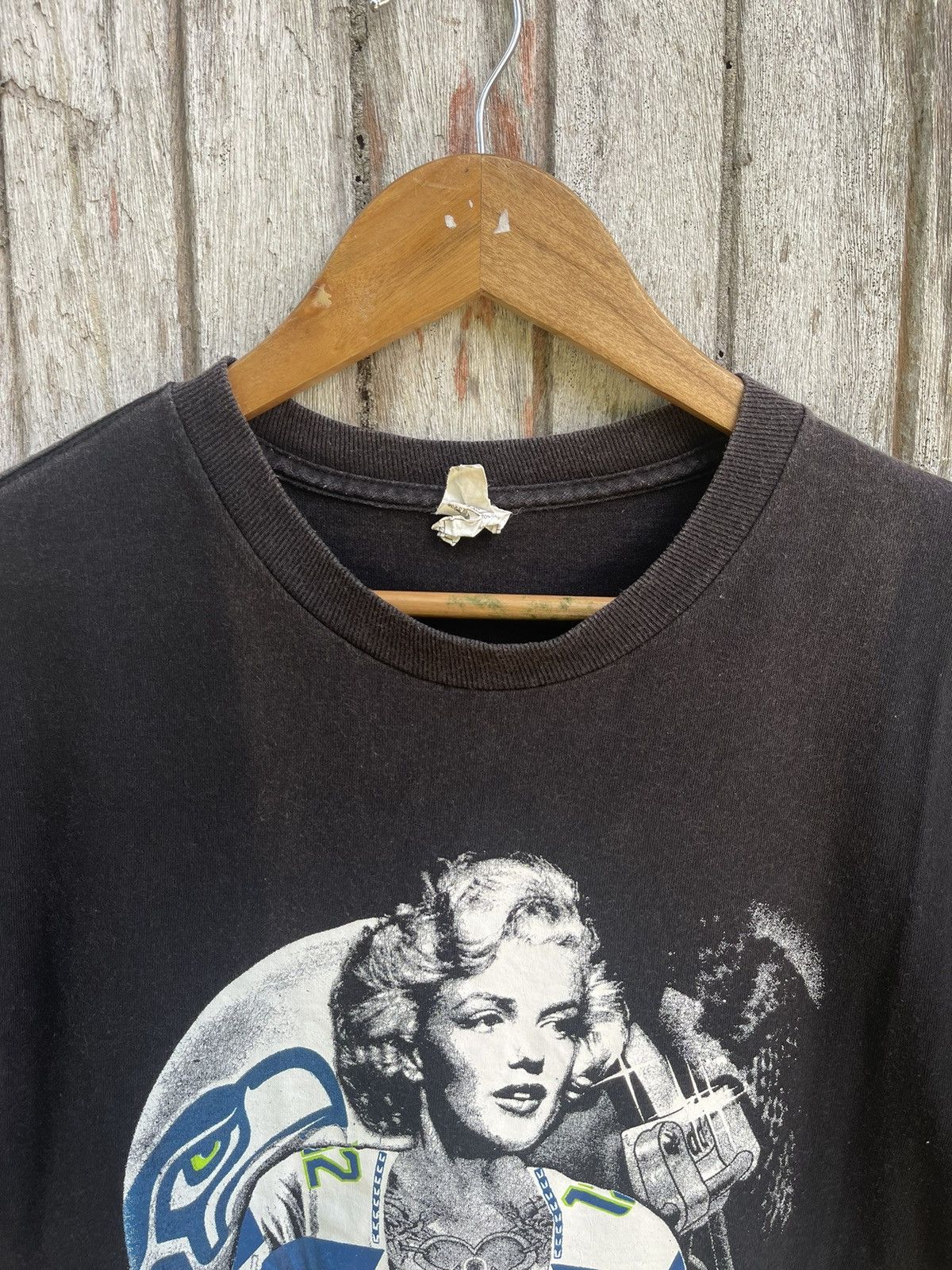 NFL Marilyn Monroe x Seahawks #17 Graphic Tee Size US S / EU 44-46 / 1 - 3 Thumbnail