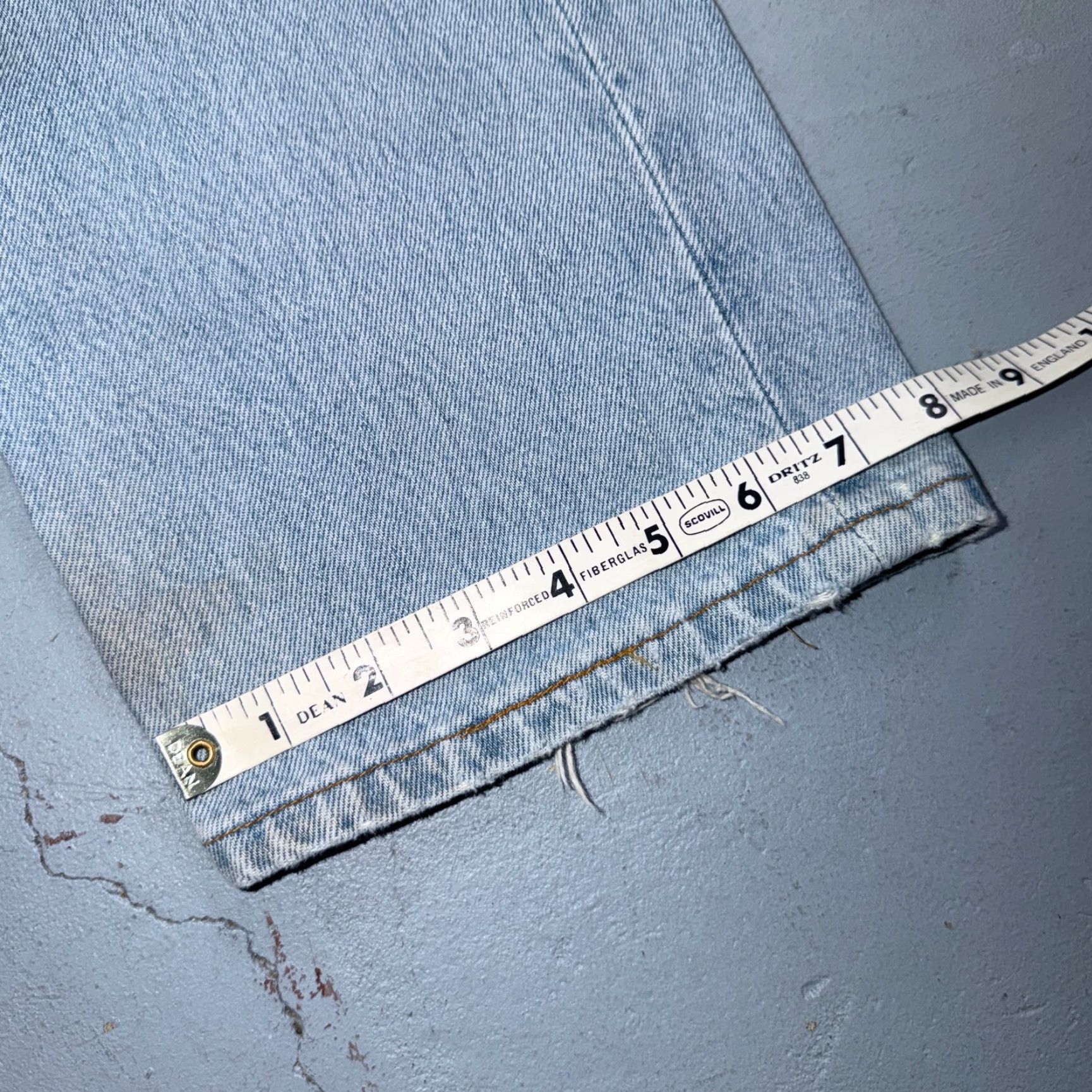 Levi's VINTAGE Levi's 501 Jeans – Denim Straight Leg, Light Wash, 34x32, Men, Regular, 5-Pocket, Mid Rise, Button Fly, USA 90s/90s Theme Size US 34 / EU 50 - 5 Thumbnail