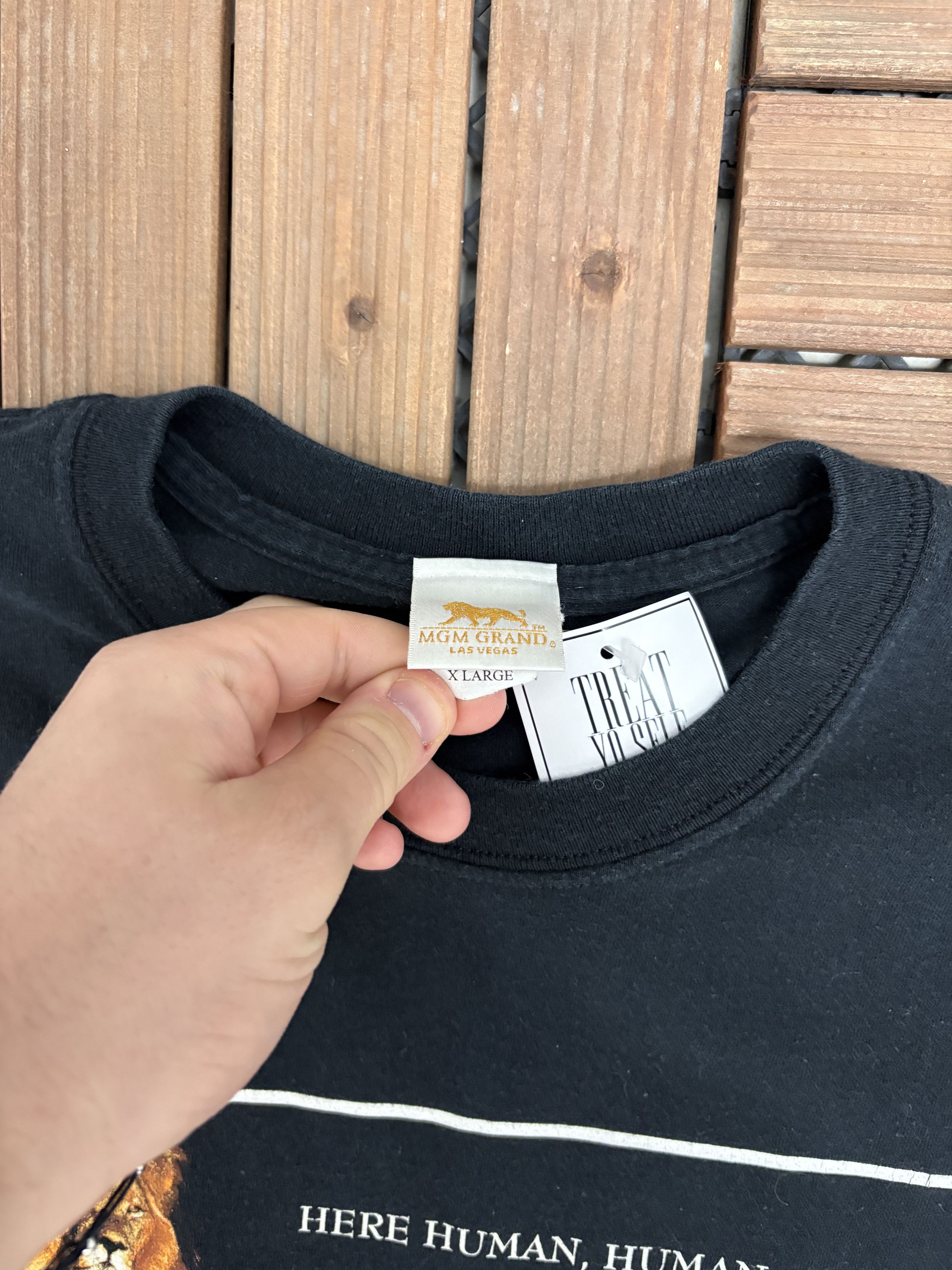 Vintage The Lion Habitat At MGM Grand Vintage Black T-Shirt Tee Size US XL / EU 56 / 4 - 5 Thumbnail