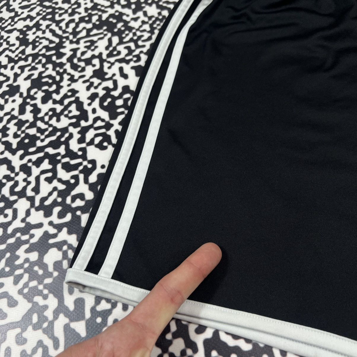 Adidas Vintage Y2K Adidas Striped Retro Sport Style Casual Shorts Size US 36 / EU 52 - 6 Thumbnail