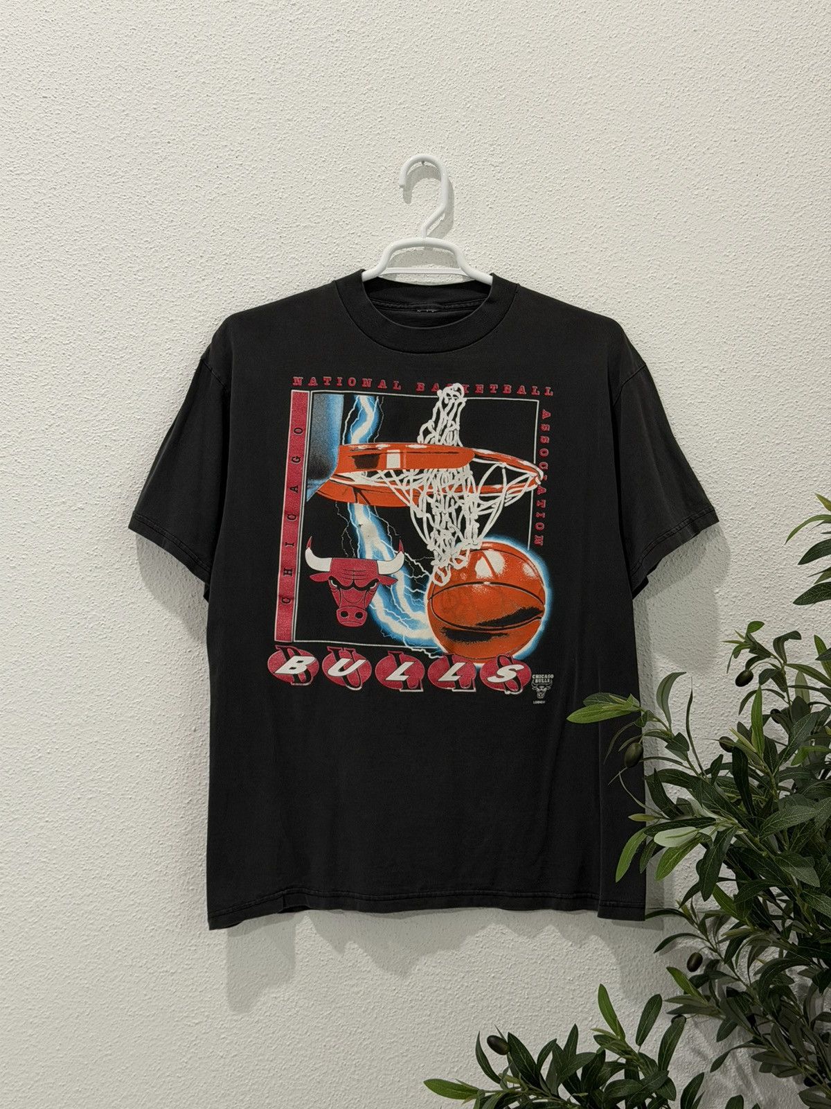 Logo 7 Vintage 90s Chicago Bulls Lightning Graphic Tee NBA Logo 7 Size US XL / EU 56 / 4 - 1 Thumbnail