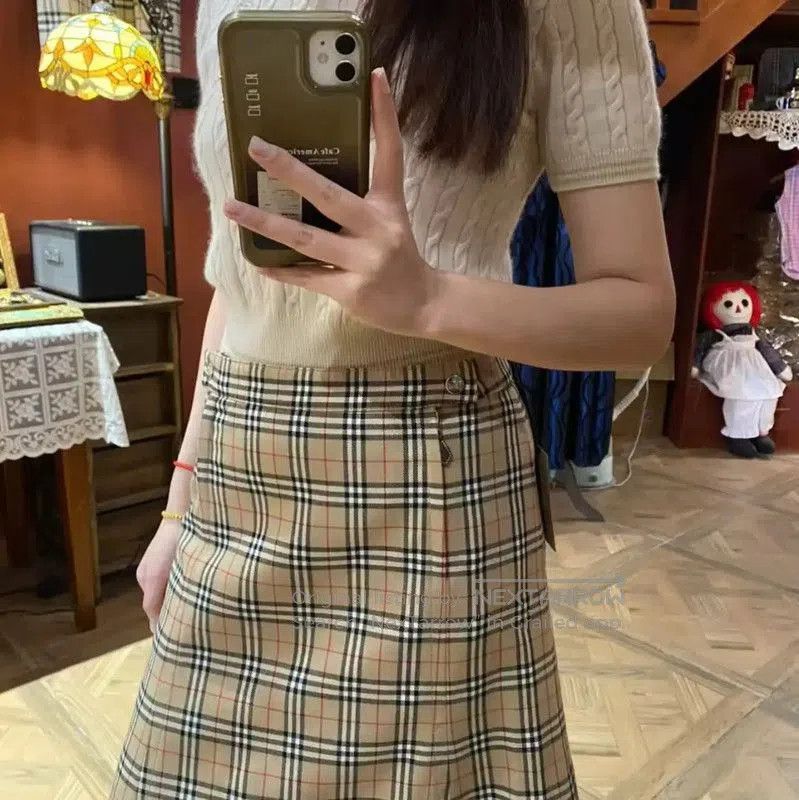 Burberry Burberry Women's Khaki Check Wool Skirt. Size 23" - 9 Thumbnail