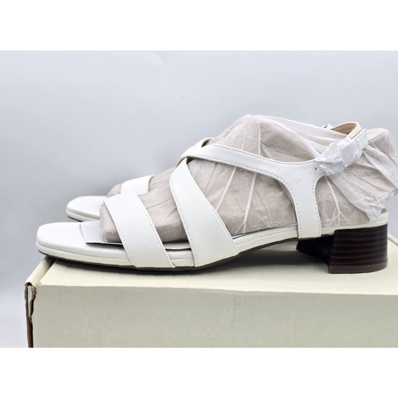 Vintage LifeStride Women's Jordan Strappy Heeled Sandals White Size 6.5 Size US 4 / IT 34 - 5 Thumbnail