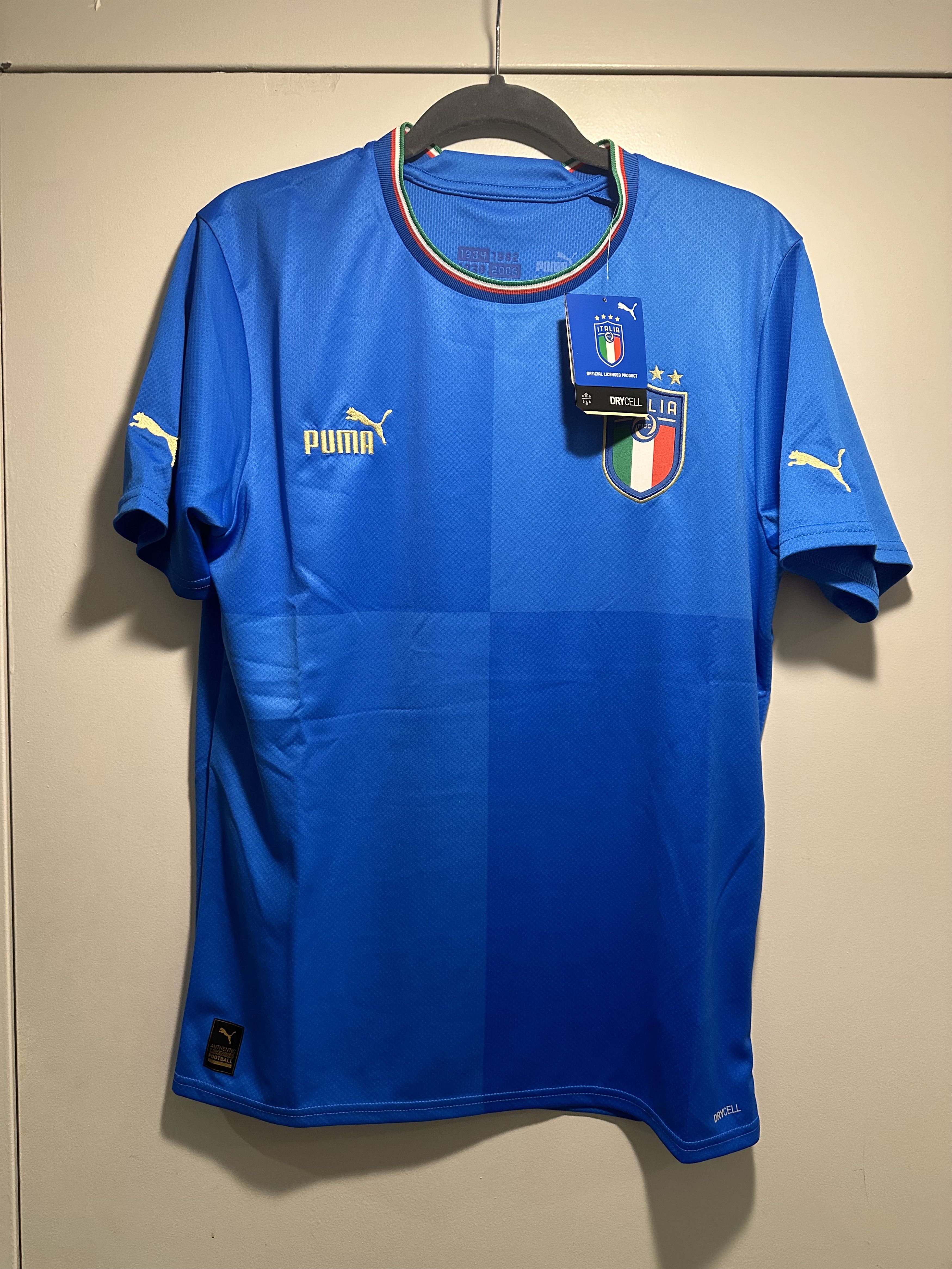 Puma BNIB Italy 2022 Home Medium w/ Tags Size US M / EU 48-50 / 2 - 1 Thumbnail