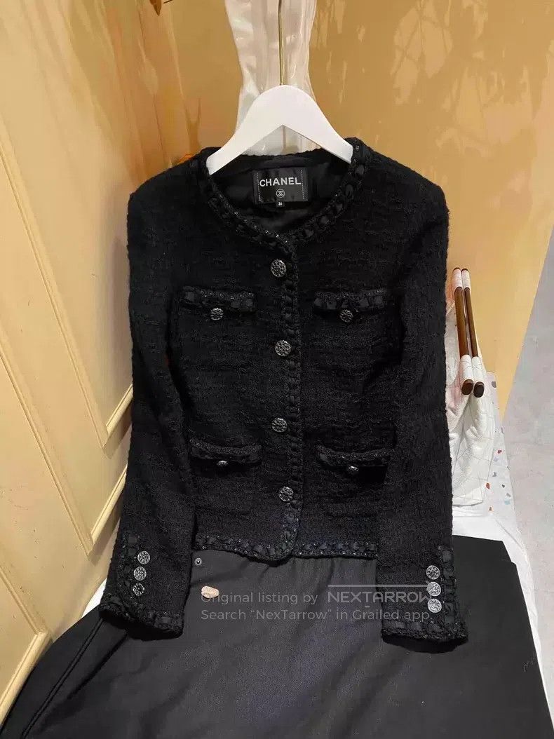 Chanel Chanel Roman black four-pocket jacket Size XS / US 0-2 / IT 36-38 - 1 Thumbnail