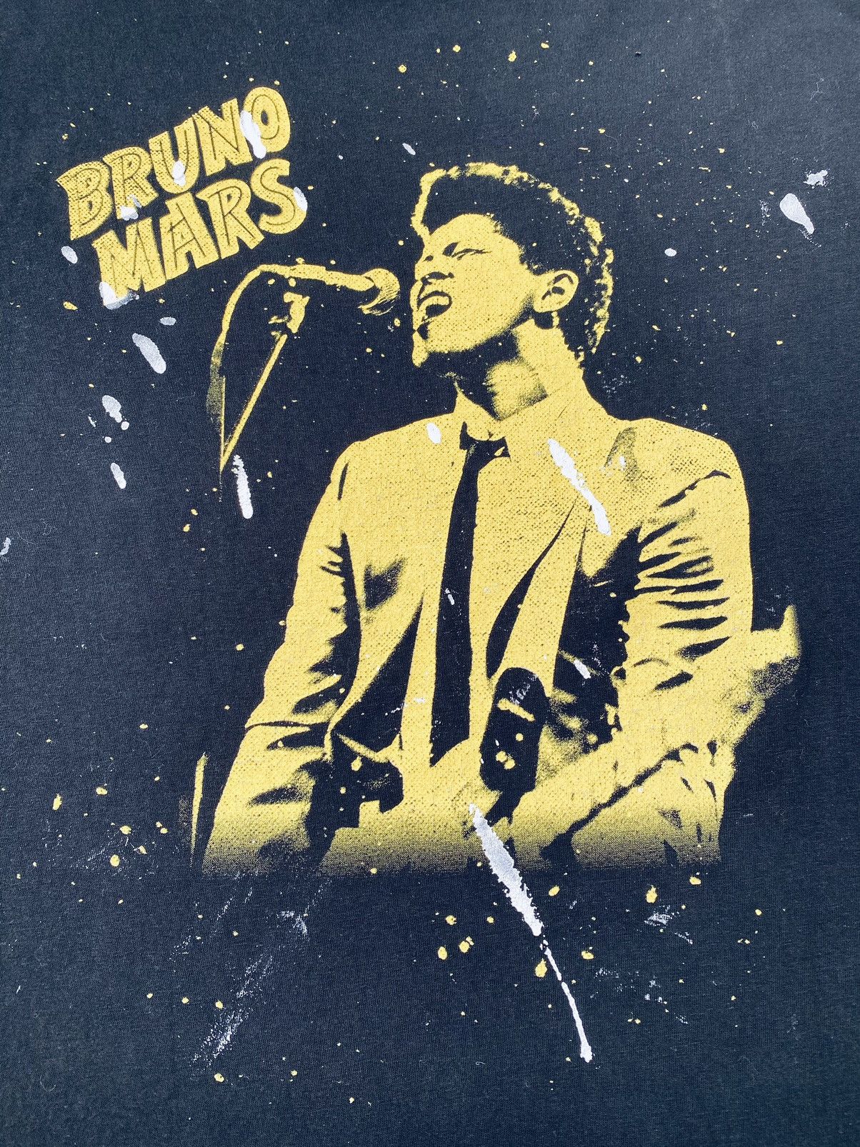 Band Tees Vintage Bruno Mars Hooligan Band Painter Tees Size US XXL / EU 58 / 5 - 3 Thumbnail