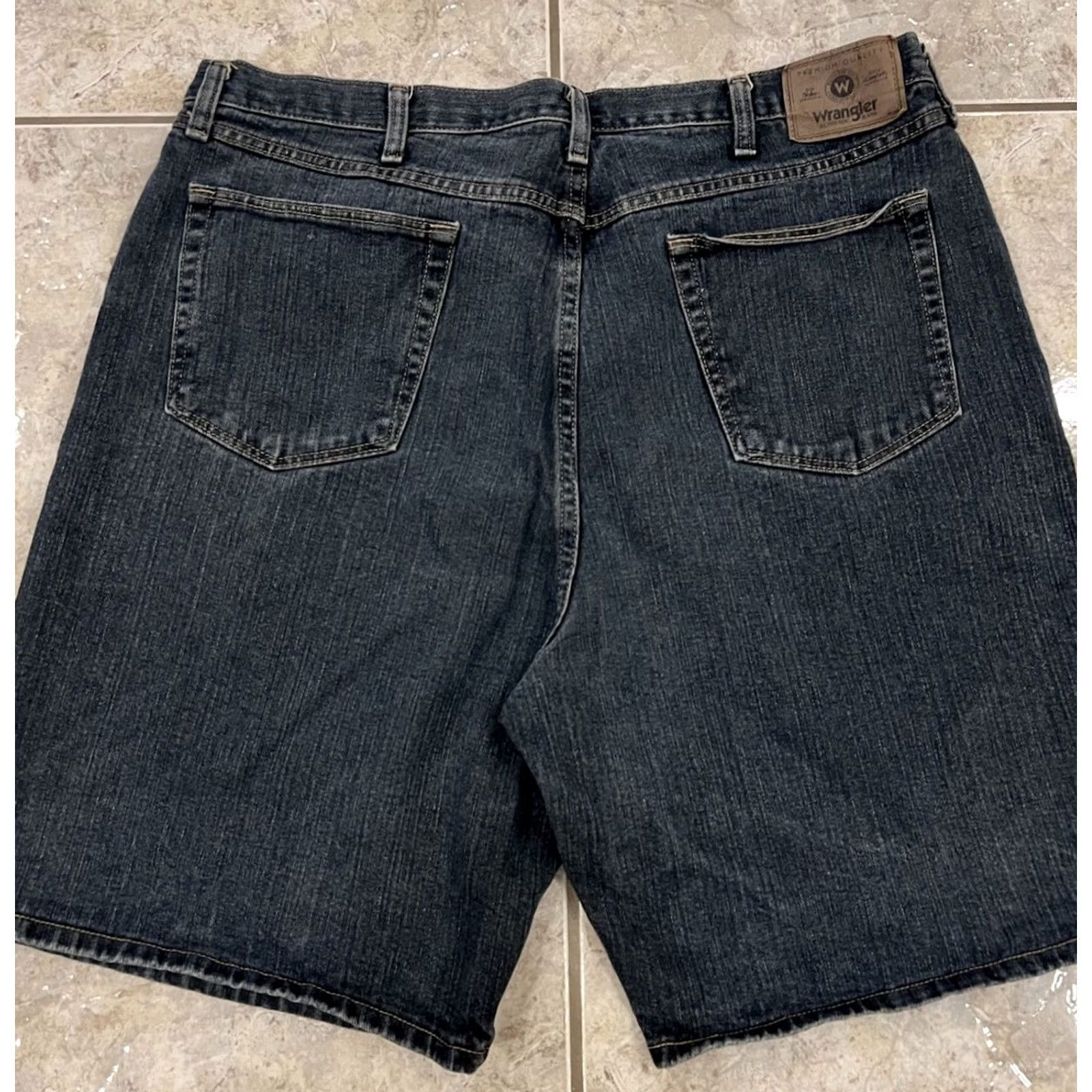Wrangler Mens 40 Wrangler Relaxed Fit 10" Dark Wash Denim Blue Jean Classic Jorts Size US 40 / EU 56 - 2 Thumbnail
