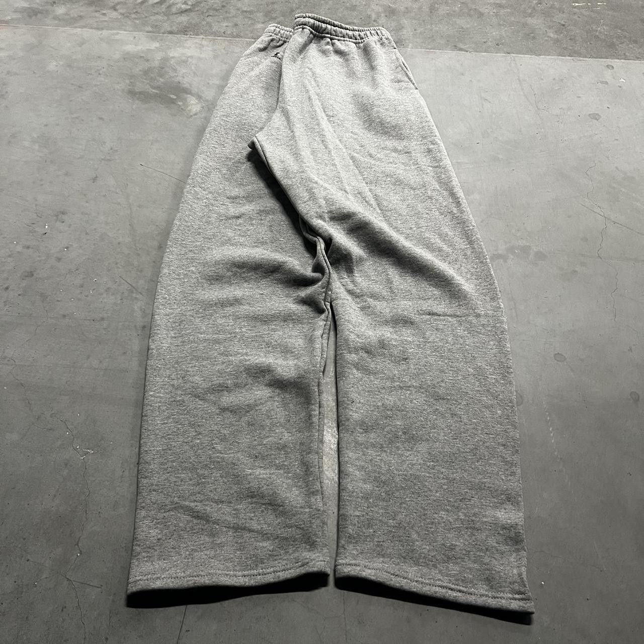 Vintage Vintage Y2K/2000s Super Baggy WideLeg Grey Russell Athletic Sweatpants With Pockets! Size US 36 / EU 52 - 3 Thumbnail