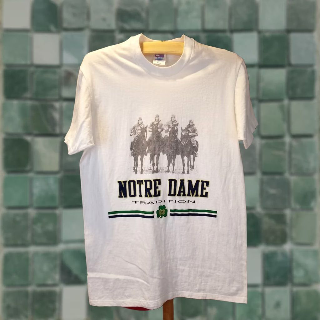 Vintage VINTAGE Notre Dame College SINGLE STITCH White Cotton T-Shirt SZ LARGE Mens Crew Neck Short Sleeve 1980s 90s CRABLE SPORTWEAR Shirt White Mens T-Shirt Size US L / EU 52-54 / 3 - 1 Thumbnail