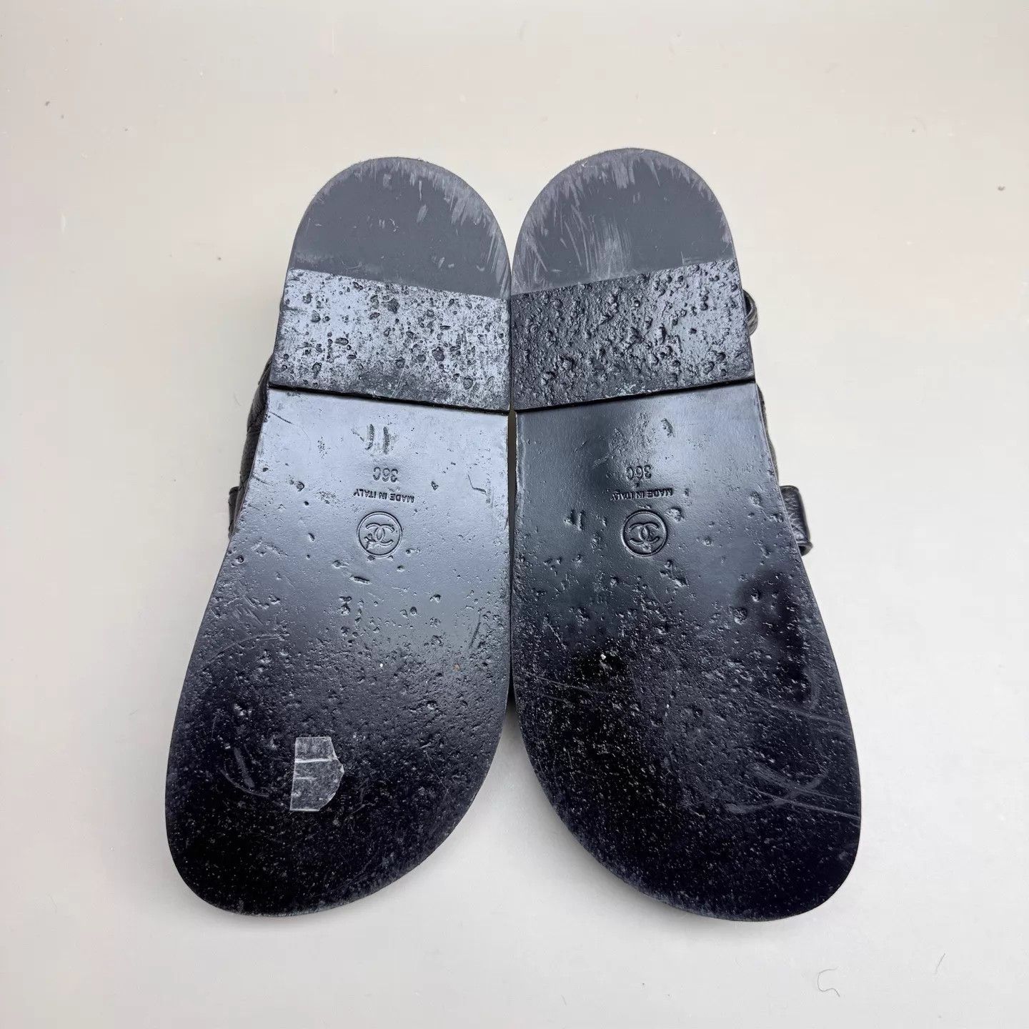 Chanel CHANEL Black Gold Chain CC Logo Litchi Sandals 36 99 New Size US 5.5 / IT 35.5 - 6 Thumbnail