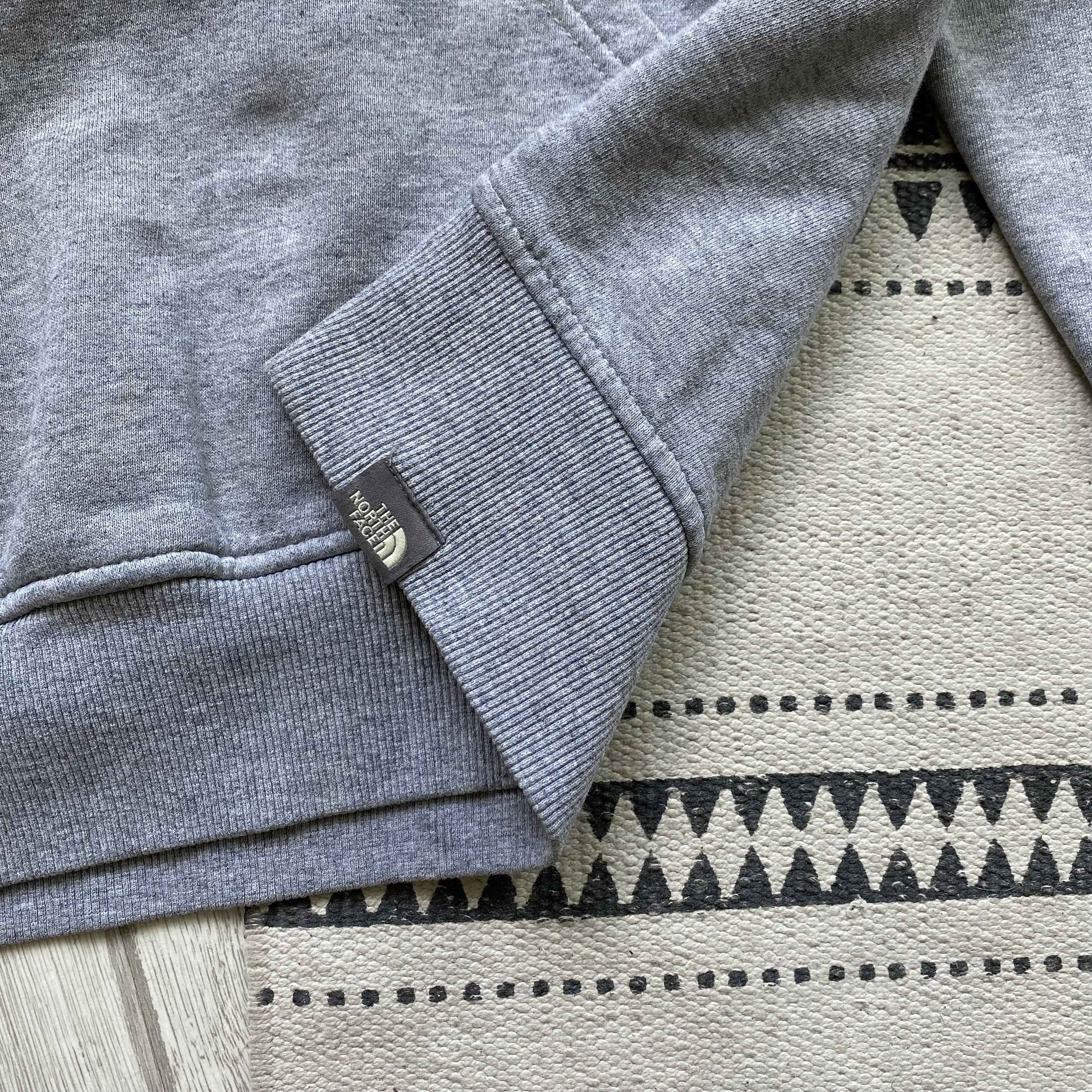 The North Face 🏂 Vintage The North Face hoodie Y2K Big center logo Size US L / EU 52-54 / 3 - 10 Thumbnail