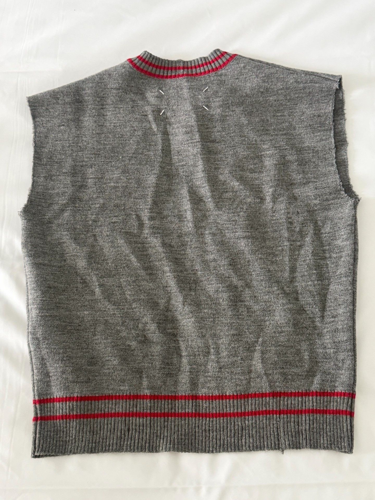 Maison Margiela Maison Margiela Distressed V-Neck Sweater Size US M / EU 48-50 / 2 - 2 Thumbnail