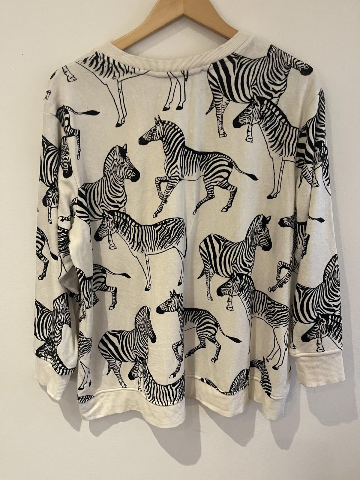 Designer Zebra sweater Size XXL / US 16-18 / IT 52-54 - 2 Thumbnail