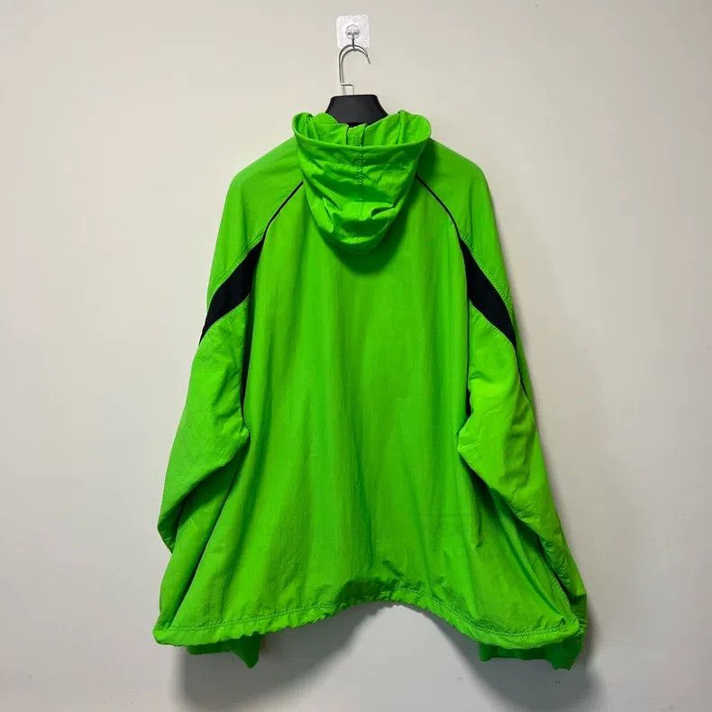 Balenciaga Balenciaga Embroidered Fluorescent Green Colorblock Windbr Size US S / EU 44-46 / 1 - 2 Thumbnail