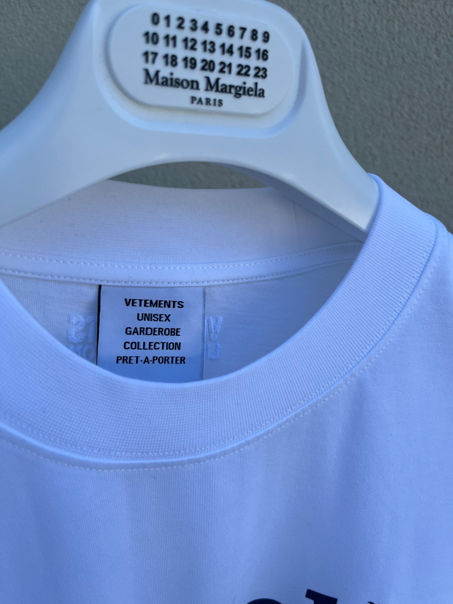 Vetements Gvasalia For Vetements Logo T-Shirt in White Size US M / EU 48-50 / 2 - 8 Thumbnail