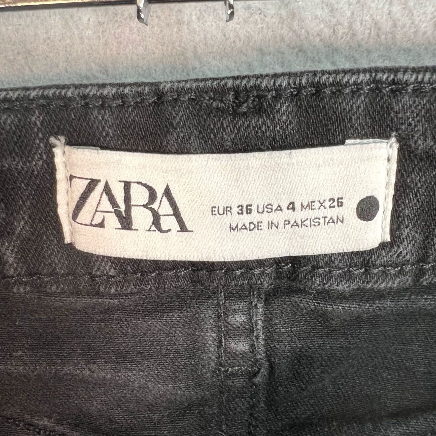 Zara Zara Womens Jeans Size 4 Black Frayed Hem Straight Leg Cotton Blend Denim Size 27" / US 4 / IT 40 - 3 Thumbnail