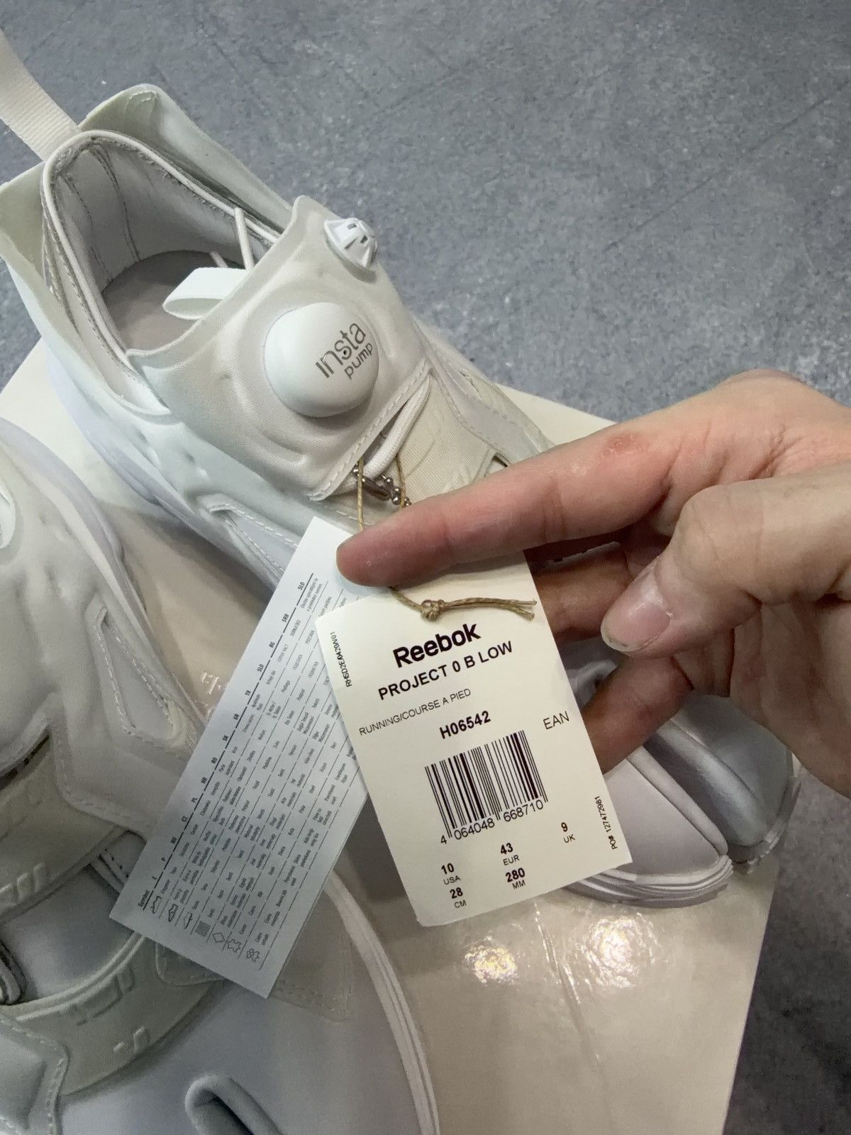 Maison Margiela × Reebok Maison Margiela Tabi x Reebok Instapump Project 0 B White Size US 10 / EU 43 - 10 Thumbnail