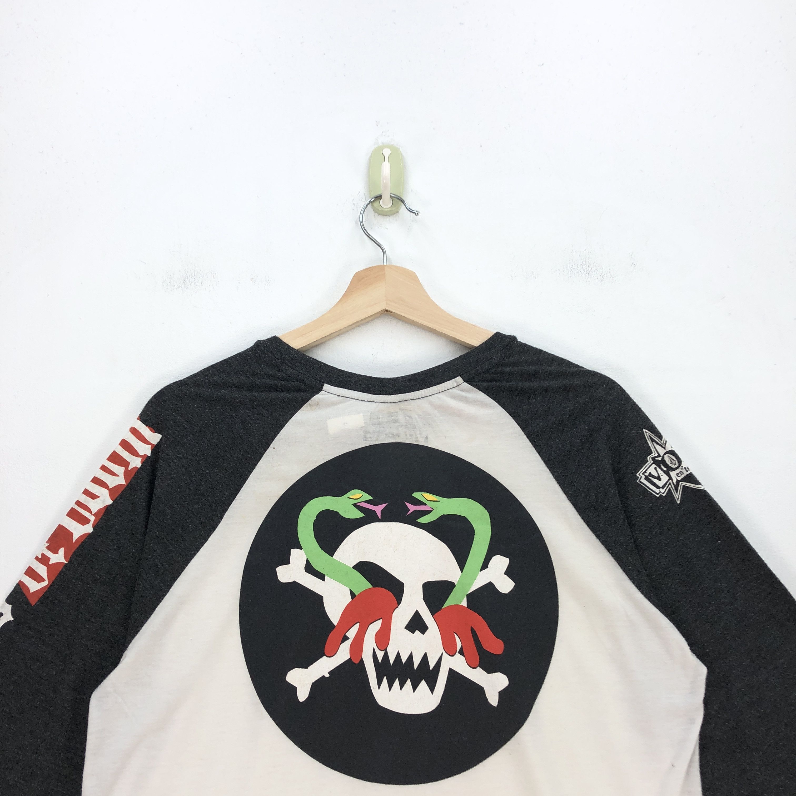 Vintage Volcom T Shirt Snake Skulls Volcom Surf Skater Tees Size US S / EU 44-46 / 1 - 7 Thumbnail