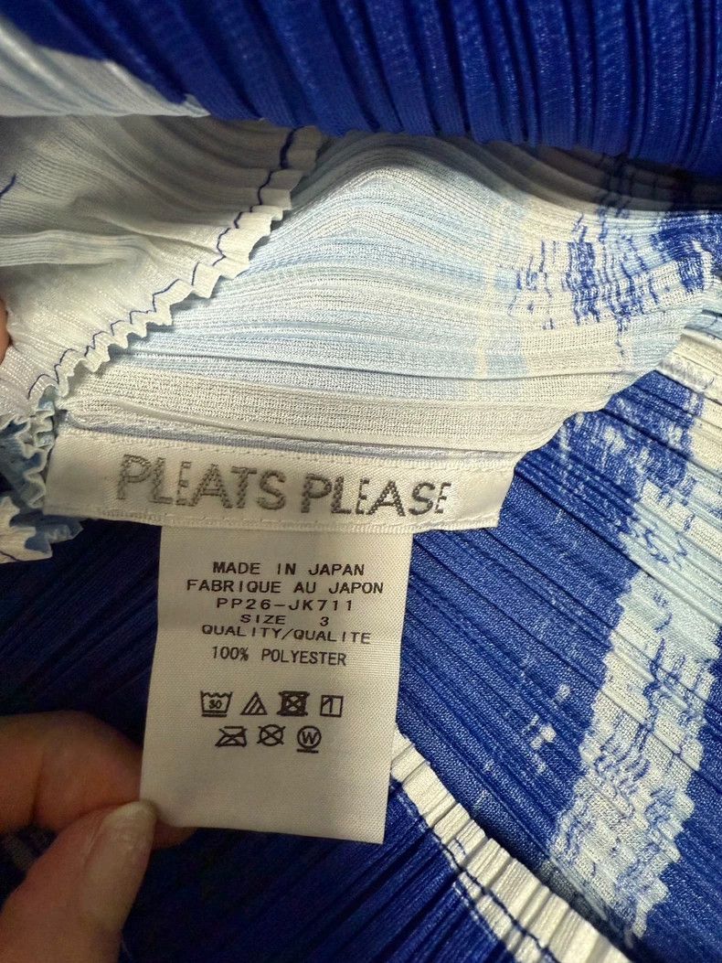 Issey Miyake Issey Miyake size:3 Wave blue and white color-blocked top Size XS / US 0-2 / IT 36-38 - 2 Thumbnail