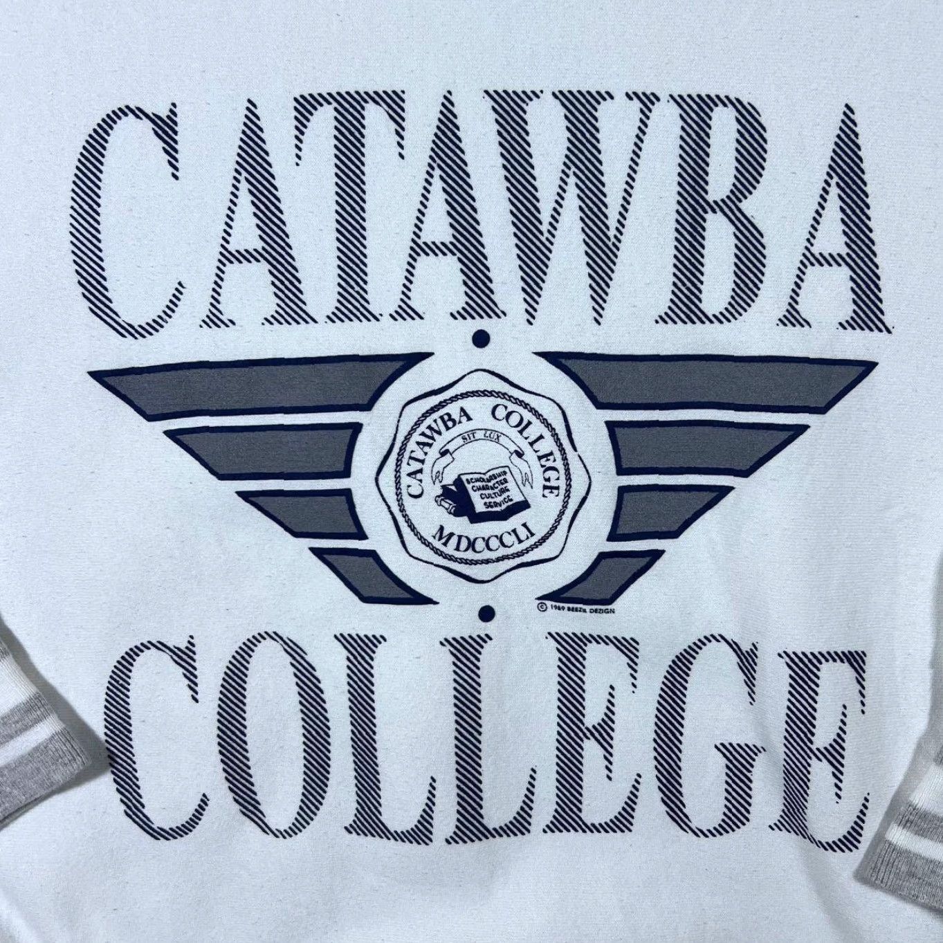 Vintage VINTAGE Blezil (1989) Catawba College Graphic White Grey Sweatshirt Large Medium Mens Sweatshirt Size US M / EU 48-50 / 2 - 3 Thumbnail