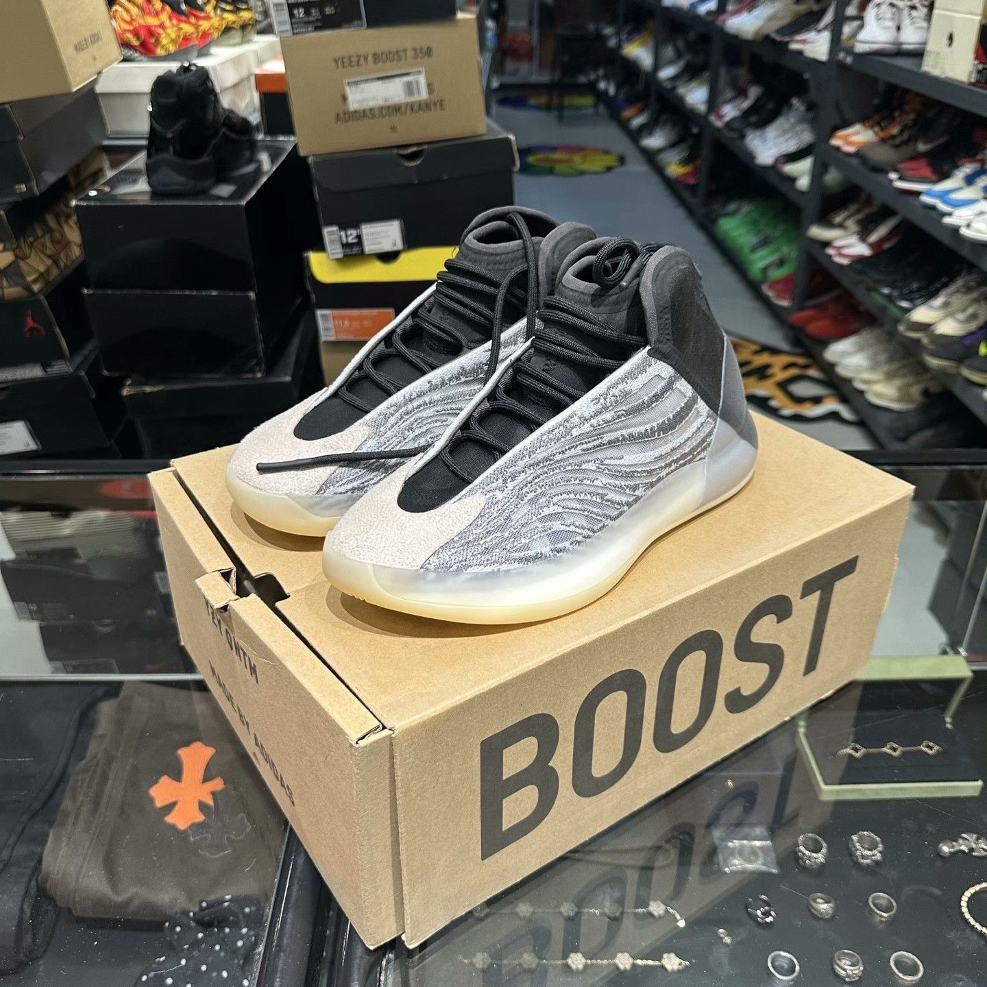 Adidas Adidas Gray Lowtop Sneakers 10.5 Men Size US 10.5 / EU 43-44 - 1 Thumbnail