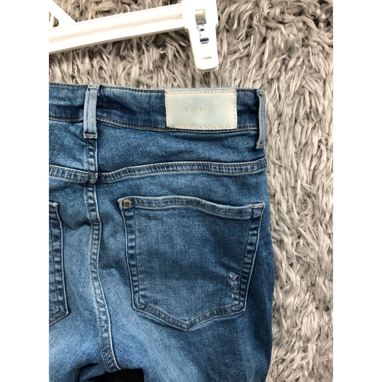H&M H&M Jeans Skinny Size 26x28 Mens Mid Rise Dark Wash Blue Denim Distressed &Denim Jeans Size US 26 / EU 42 - 6 Thumbnail