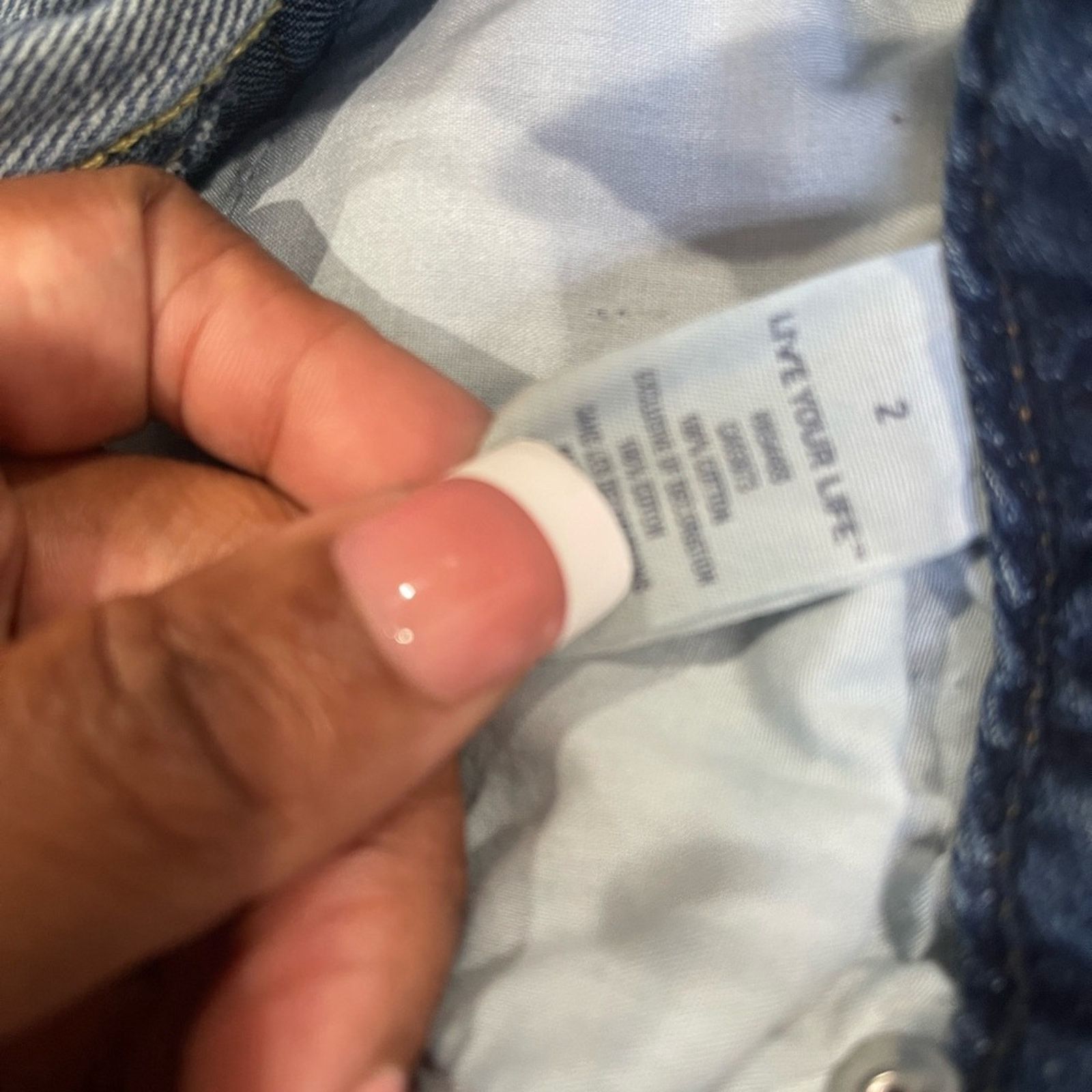 American Eagle Outfitters AMERICAN EAGLE Live Your Life Distressed Denim Shorts Sz 2 Size 26" / US 2 / IT 38 - 5 Thumbnail