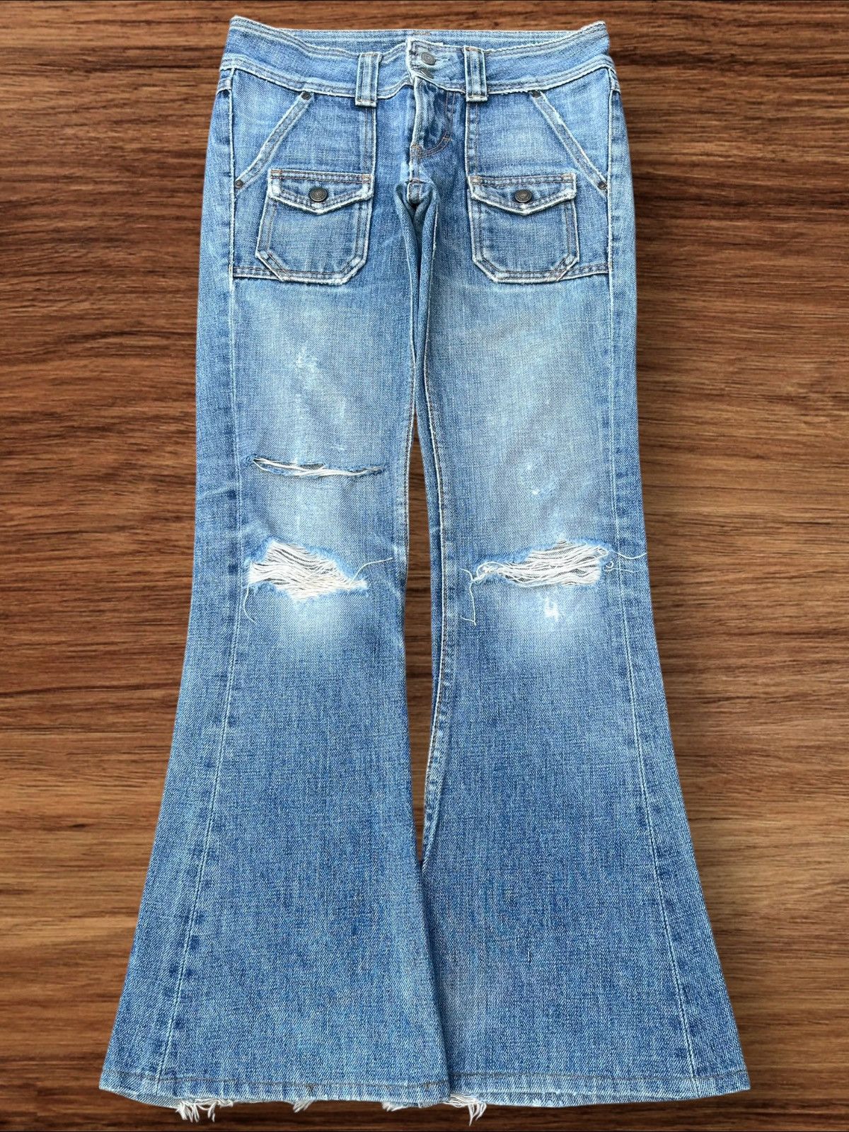 Japanese Brand Vintage Japanese Brand Bell Bottom Distressed Flare Jeans Size 28" / US 6 / IT 42 - 1 Thumbnail