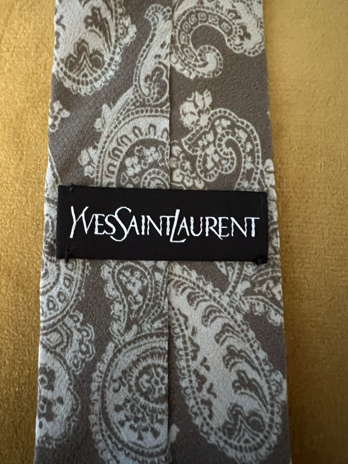 Yves Saint Laurent YSL silk paisley tie in beige, made in France Size ONE SIZE - 8 Thumbnail