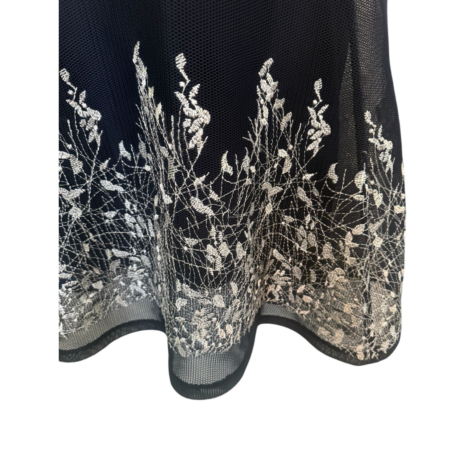 DKNY DKNY Navy Net Skirt White Embroidery Flowers/Leaves Dress 6 Size S / US 4 / IT 40 - 13 Thumbnail