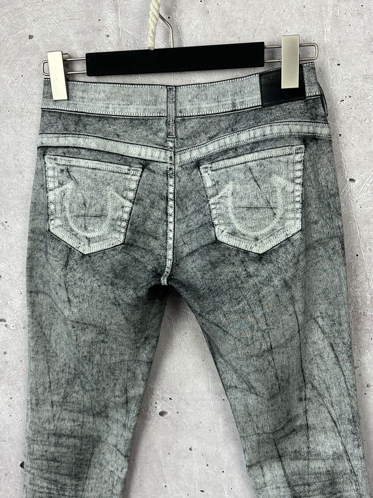 True Religion True Religion Chrissy Worn Paint Made in Italy Women’s Pants Size 28" / US 6 / IT 42 - 6 Thumbnail