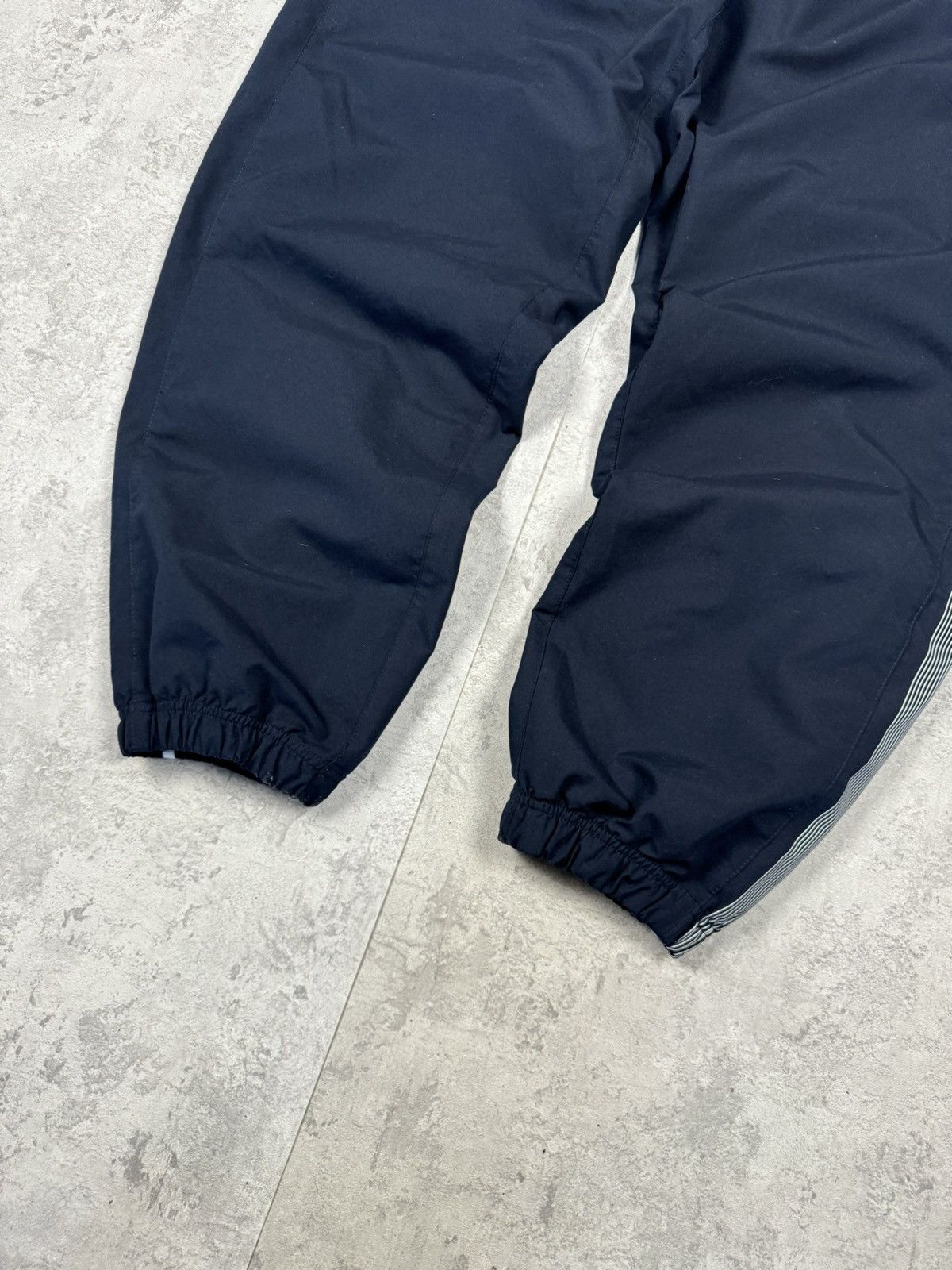 Nike Nike Vintage Navy Y2K Track Pants Joggers Swoosh Logo SizeXL Size US 36 / EU 52 - 4 Thumbnail