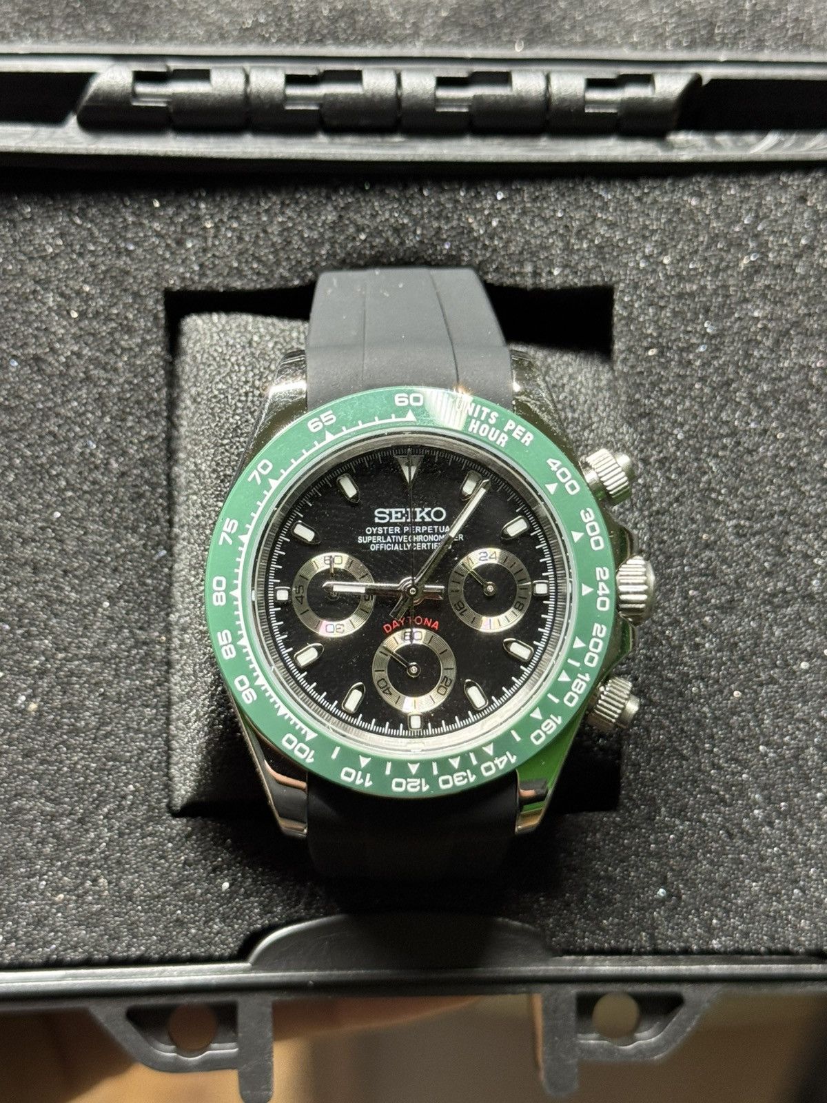 Seiko Custom Seiko VK63 Chronograph – Green Tachymeter Bezel Size ONE SIZE - 1 Thumbnail