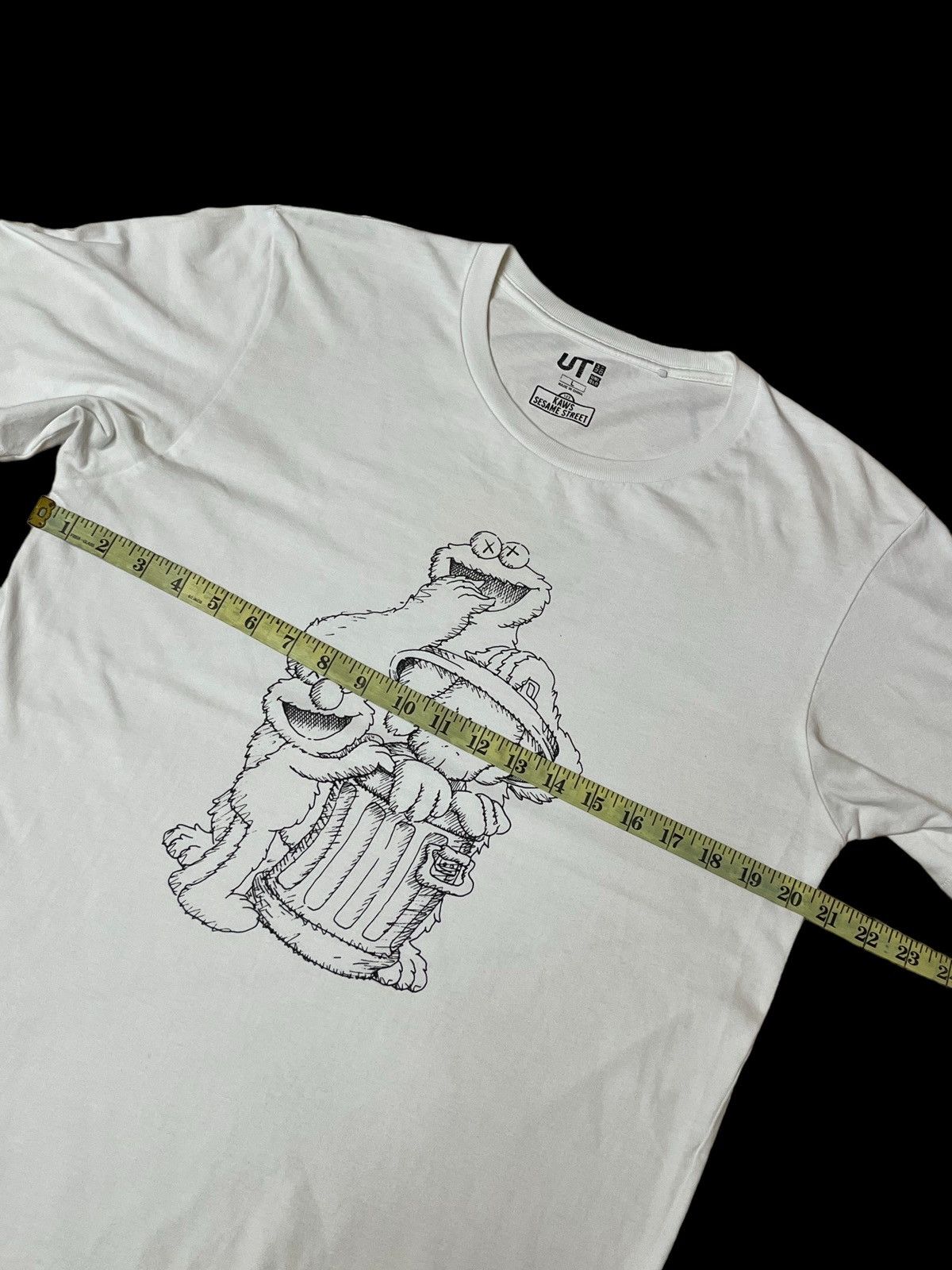 Kaws × Uniqlo NICE🔥🔥UNIQLO x KAWS x SESAME STREET COLLABORATION T SHIRT Size US L / EU 52-54 / 3 - 7 Thumbnail