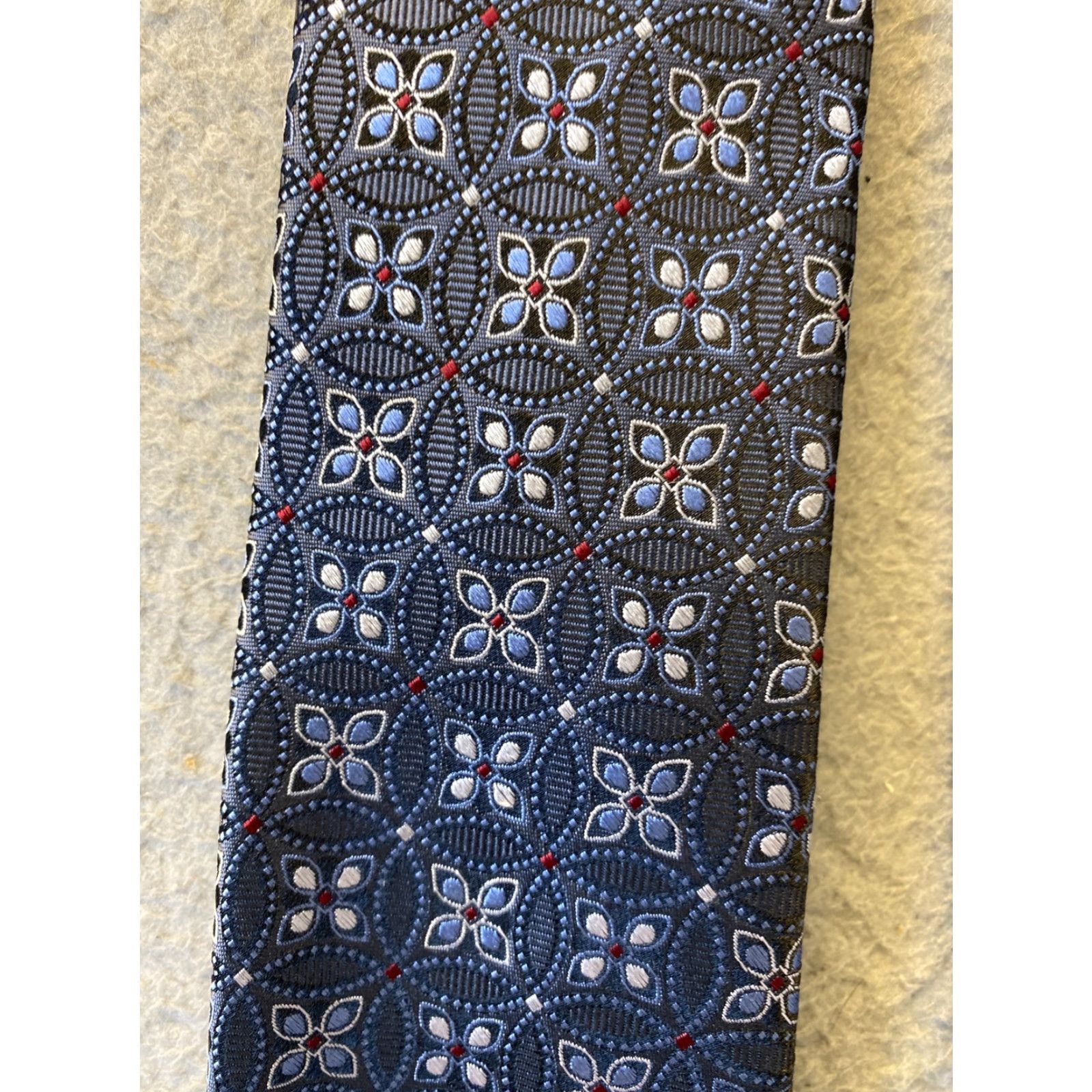 Jos. A. Bank VINTAGE? No, it’s not vintage. Jos. A. Bank Silk Tie Men’s Gray Blue Geometric Design 100% Silk Classic 57-60 Neckwear Mens Accessories Size ONE SIZE - 6 Thumbnail