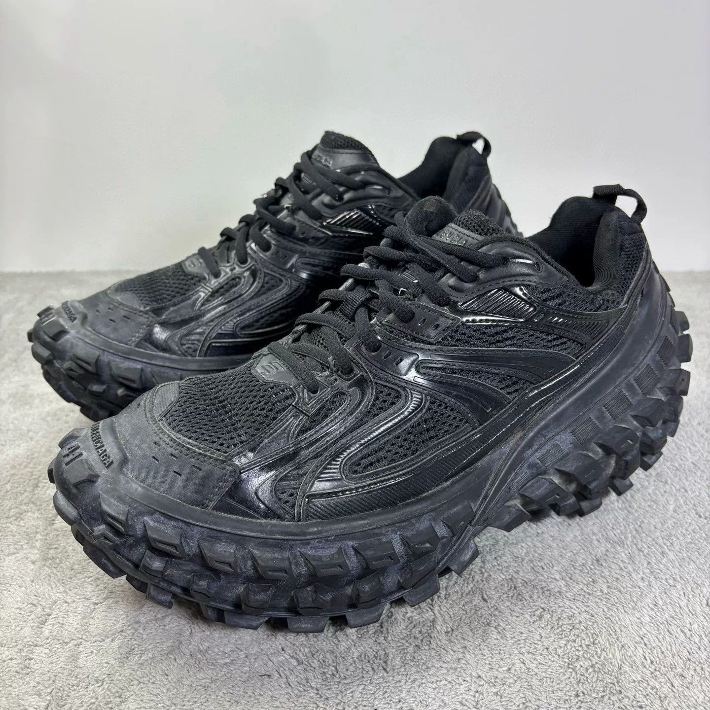 Balenciaga Balenciaga Distressed Blue Lowtop Sneakers 41 Men Size US 8.5 / EU 41-42 - 1 Thumbnail