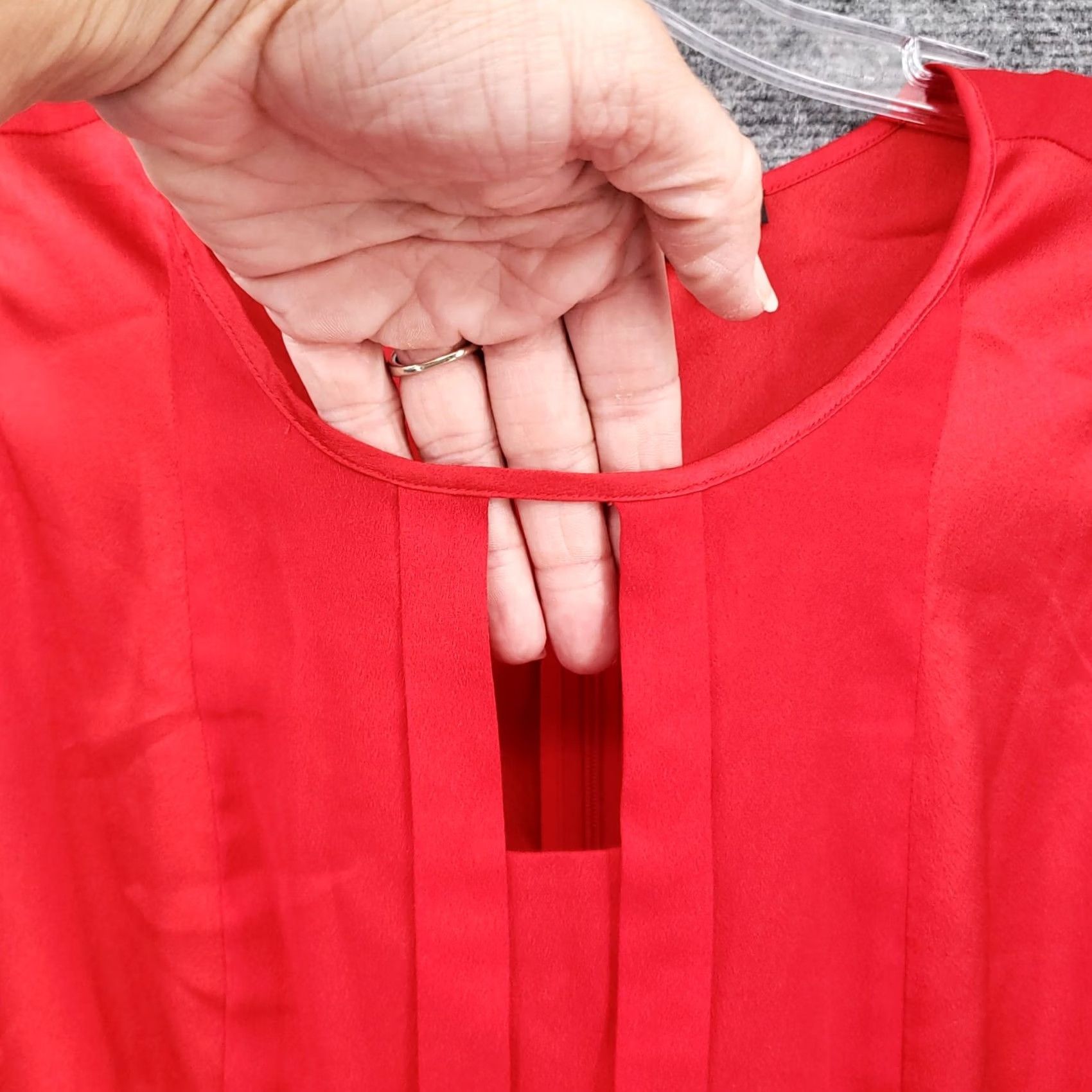 Ann Taylor Ann Taylor Tank Womens L Red Top Camisole Sleeveless Zip Keyhole Neck Round Neck (Solid) Size L / US 10 / IT 46 - 7 Thumbnail
