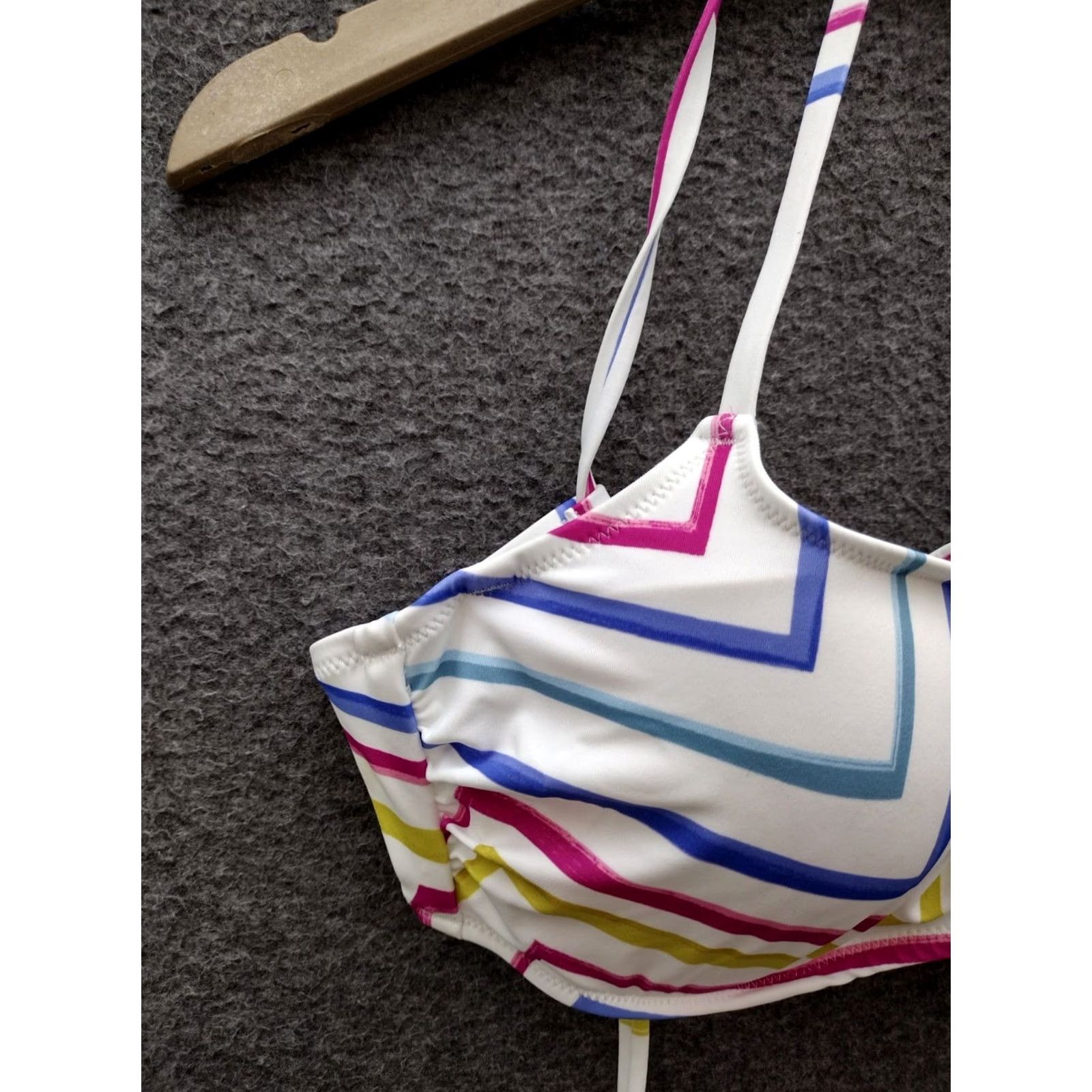 Vintage Shade & Shore Bikini Top 36B White Striped Cross-Back Swim Beach Women B Cup Nylon Spandex Polyester Hand Wash Only Push-Up Vintage No Size XS / US 0-2 / IT 36-38 - 3 Thumbnail