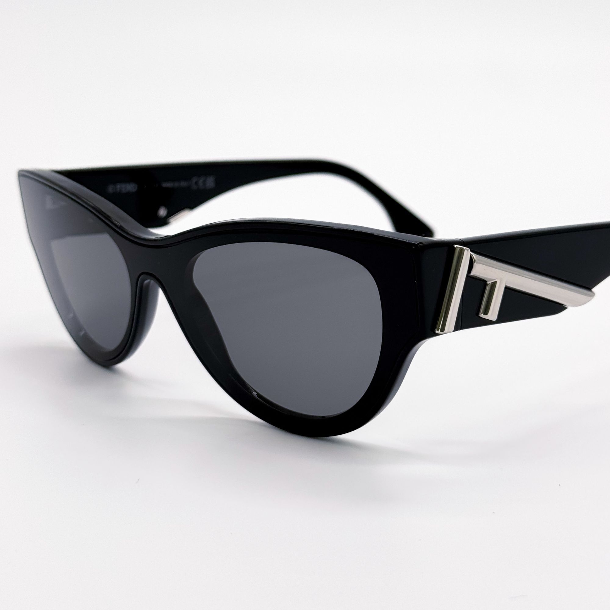Fendi NEW FENDI SUNGLASSES FE40135I 01A BLACK WOMEN EYEWEAR Size ONE SIZE - 8 Thumbnail