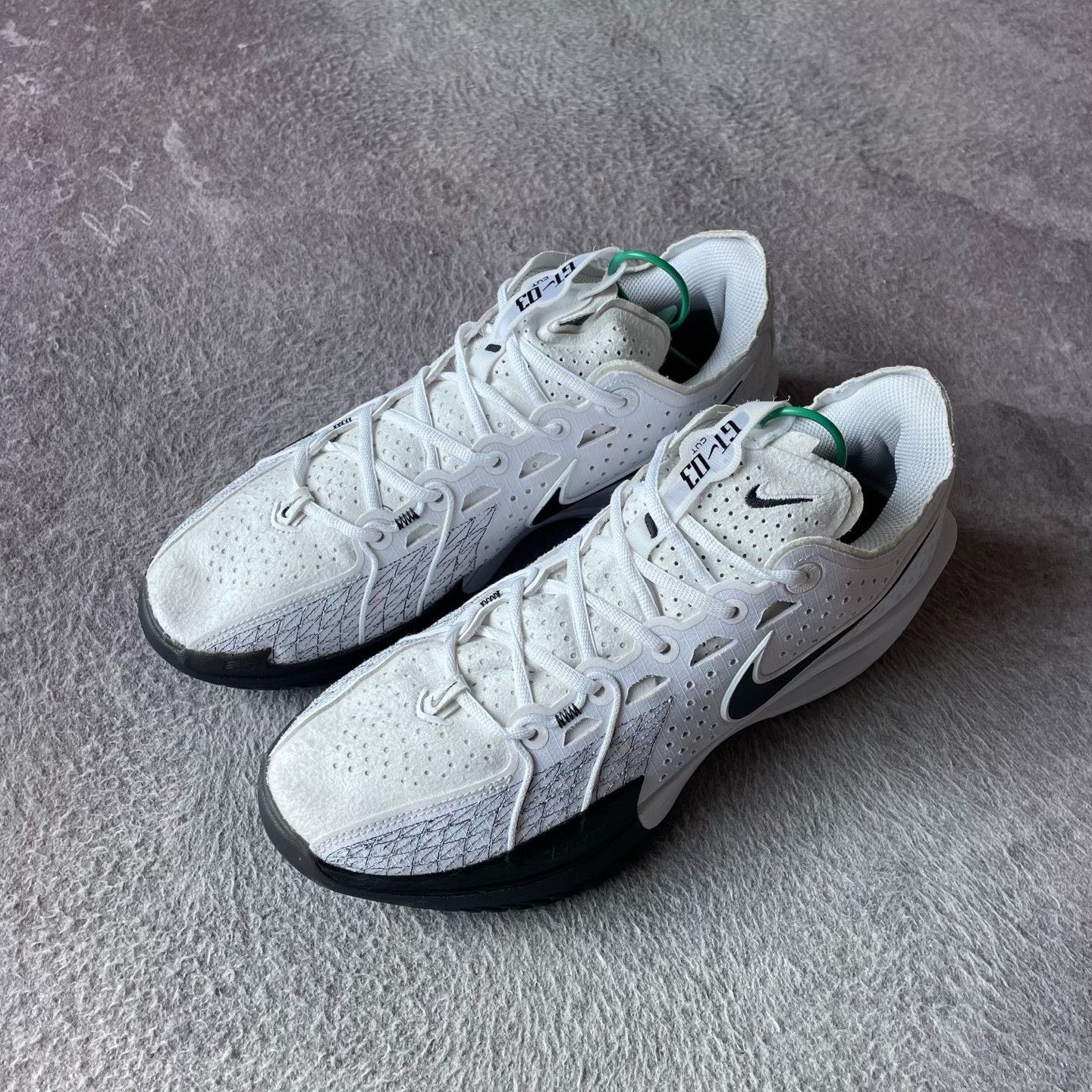 Nike Nike White Lowtop Sneakers 44 Men Size US 10.5 / EU 43-44 - 1 Thumbnail