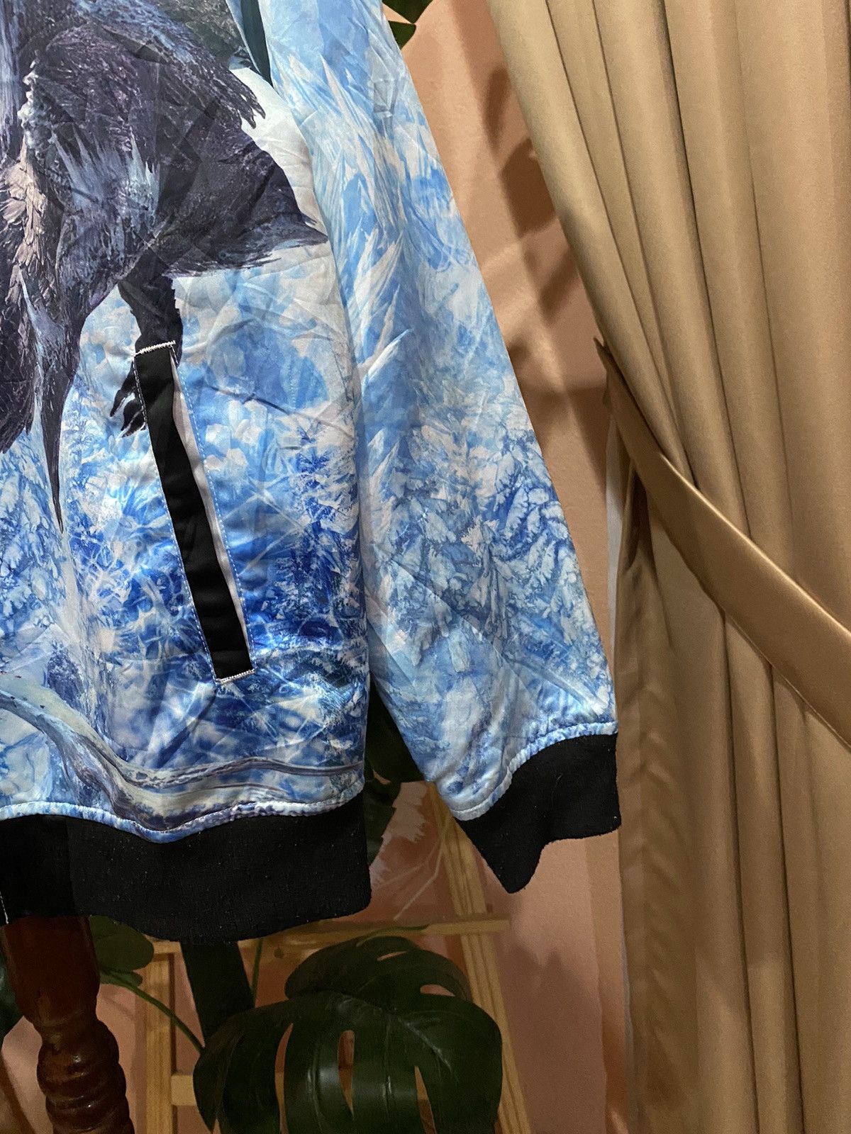 Universal Studios Universal Studios x Capcom Monster Hunter Jacket Ice Dragon Size US M / EU 48-50 / 2 - 4 Thumbnail