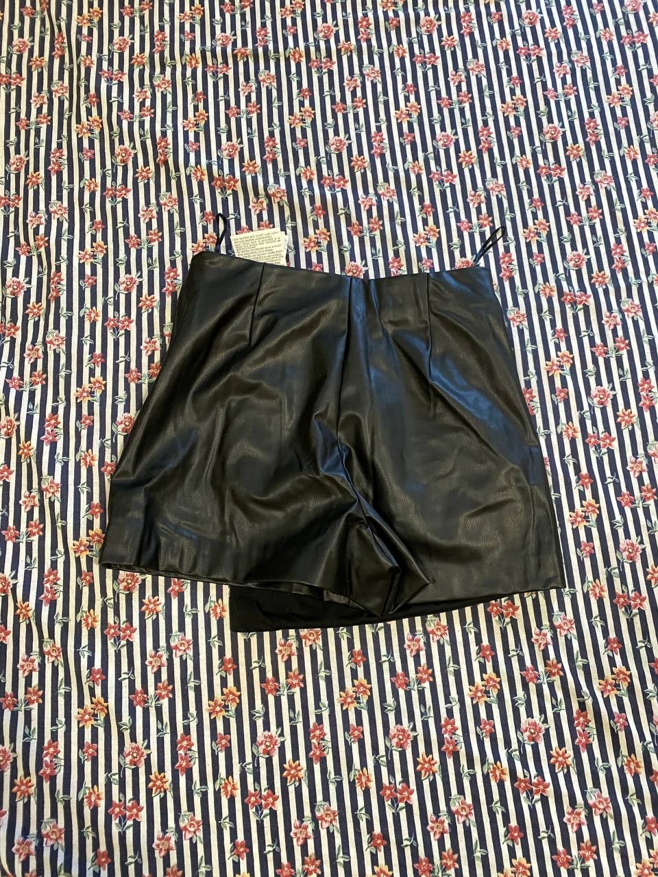Zara ZARA STREETWEAR CASUAL SHORTS AND SKIRT Size 27" / US 4 / IT 40 - 6 Thumbnail